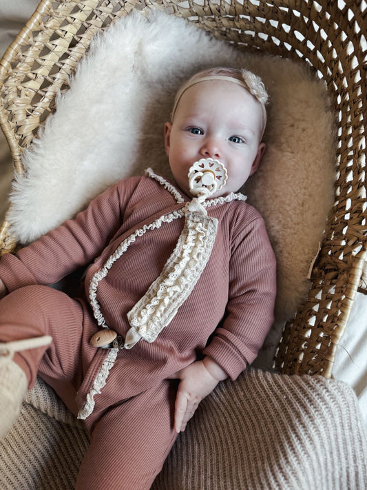 Ribbed playsuit | Clay pink | Lace