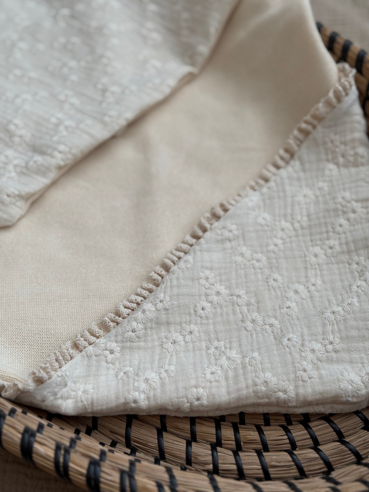 Omslagdoek/wikkeldoek | 100% baby knit | Broderie