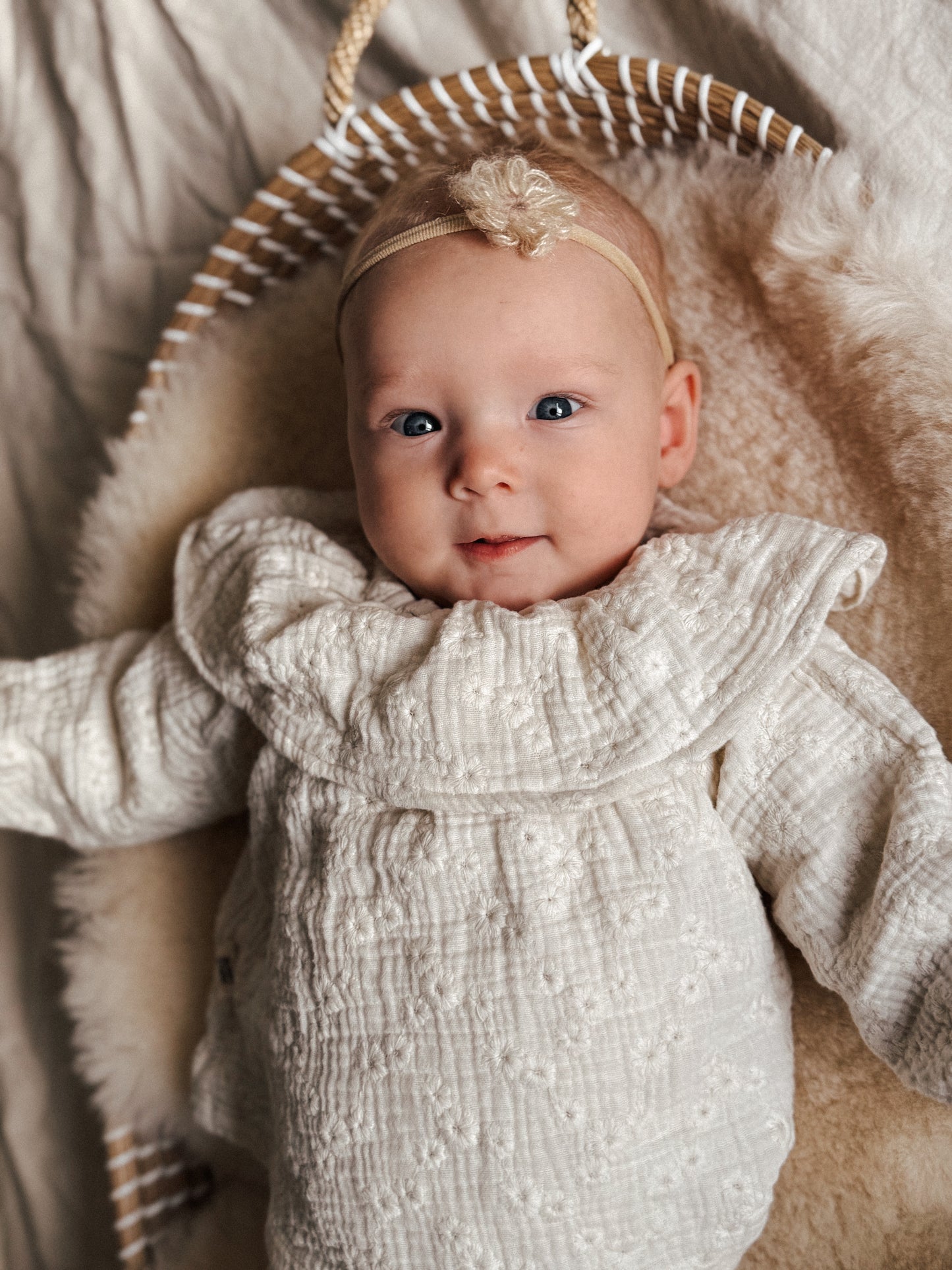 Blouse met volantkraag | Broderie | Ecru