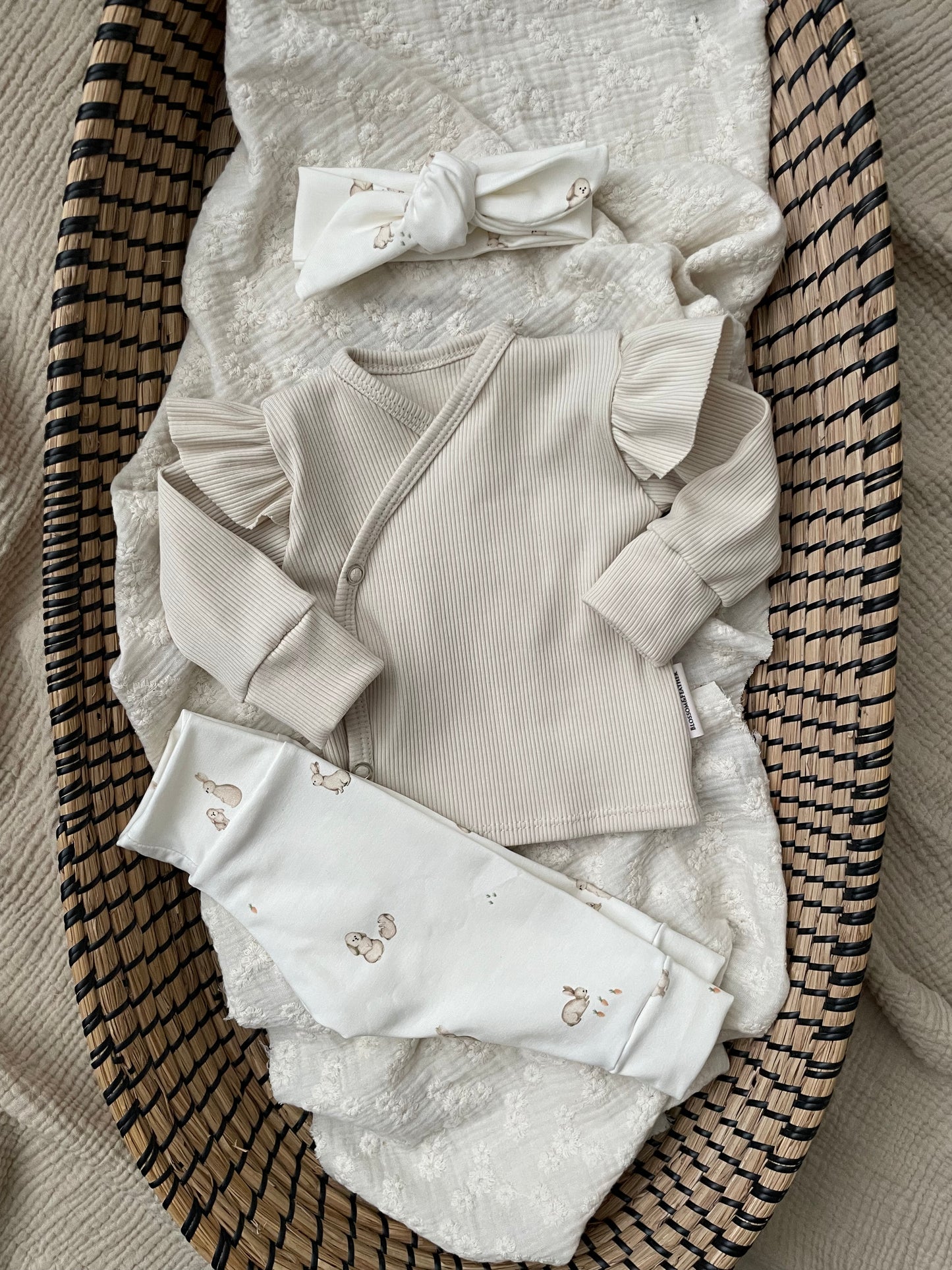 Overslagshirtje-rib-Crème-Ruffle