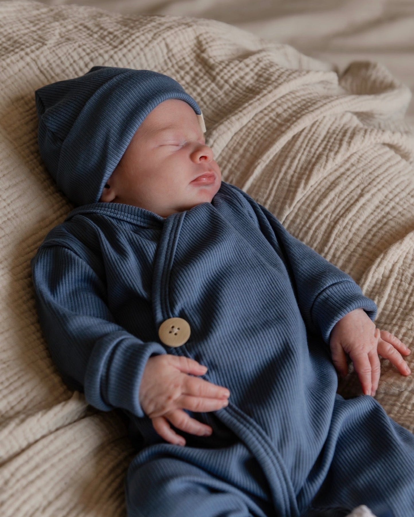 Beanie rib | Jeansblauw afbeelding 3 - Blossom & Feather