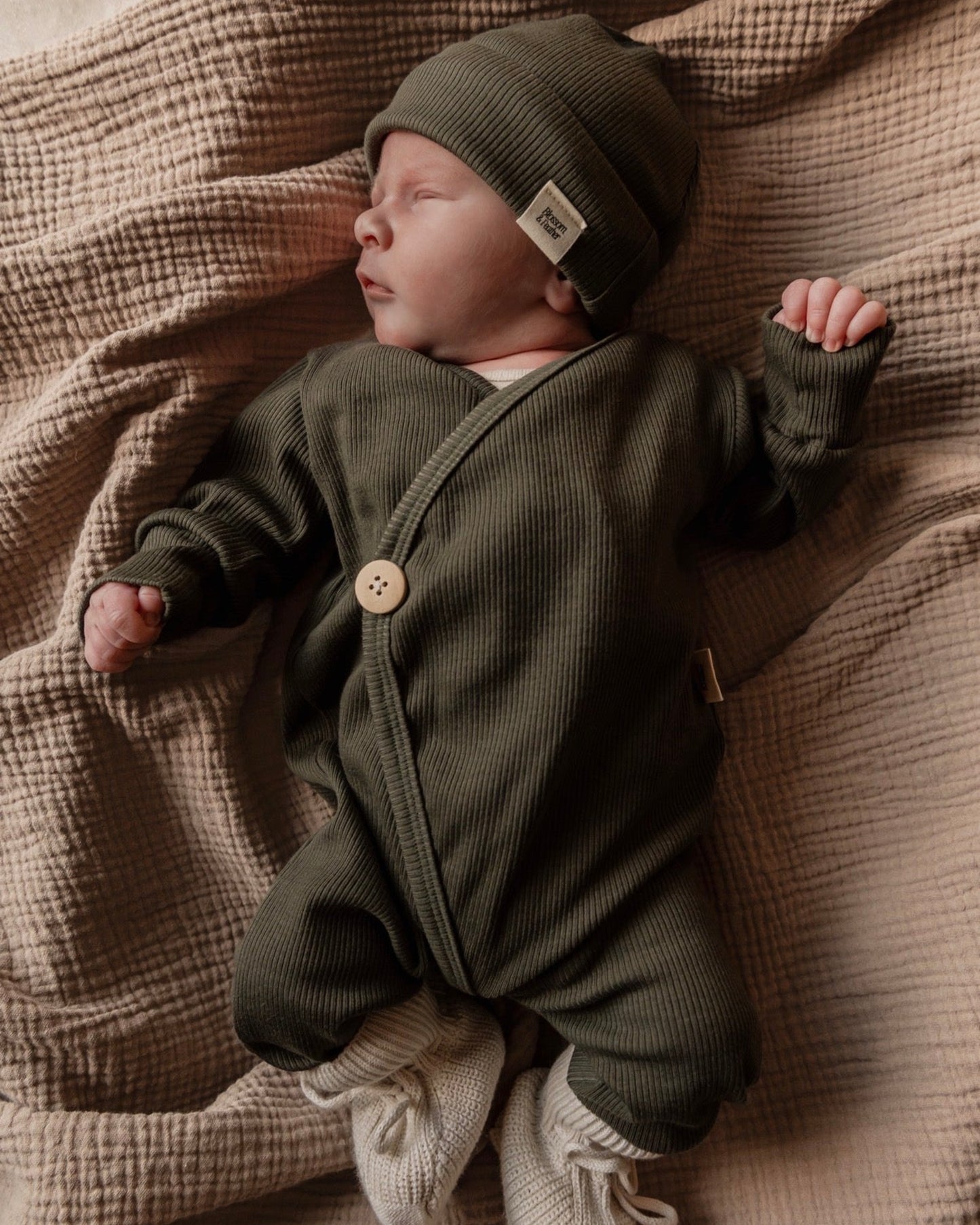 Beanie rib | Legergroen afbeelding 2 - Blossom & Feather