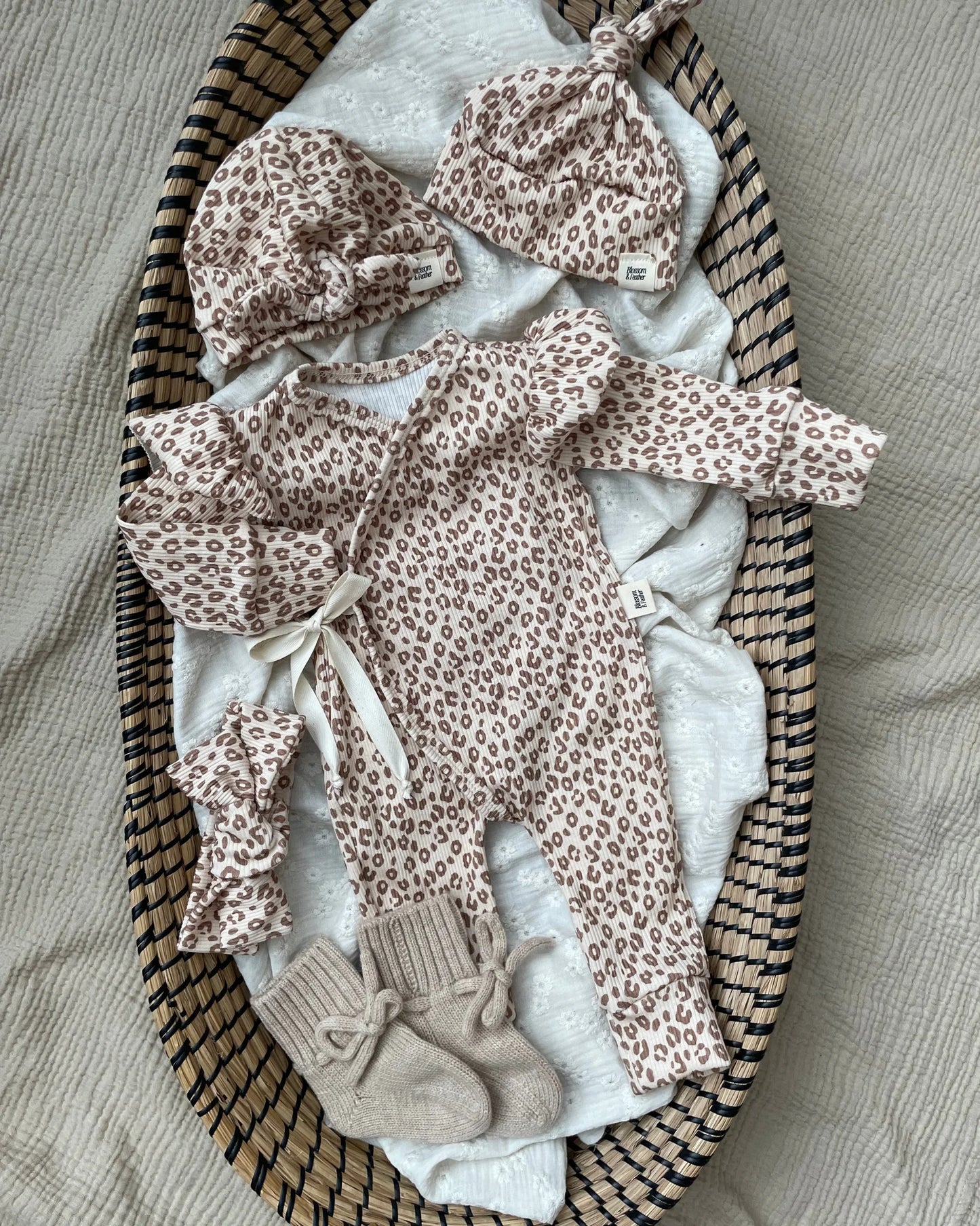 Boxpakje Luipaard| Met of zonder ruffle | Rib afbeelding 2 - Blossom & Feather