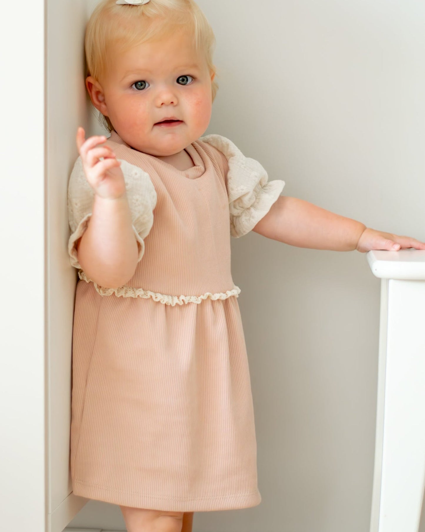 Jurkje met pofmouwtjes | Nude roze | Kant afbeelding 9 - Blossom & Feather