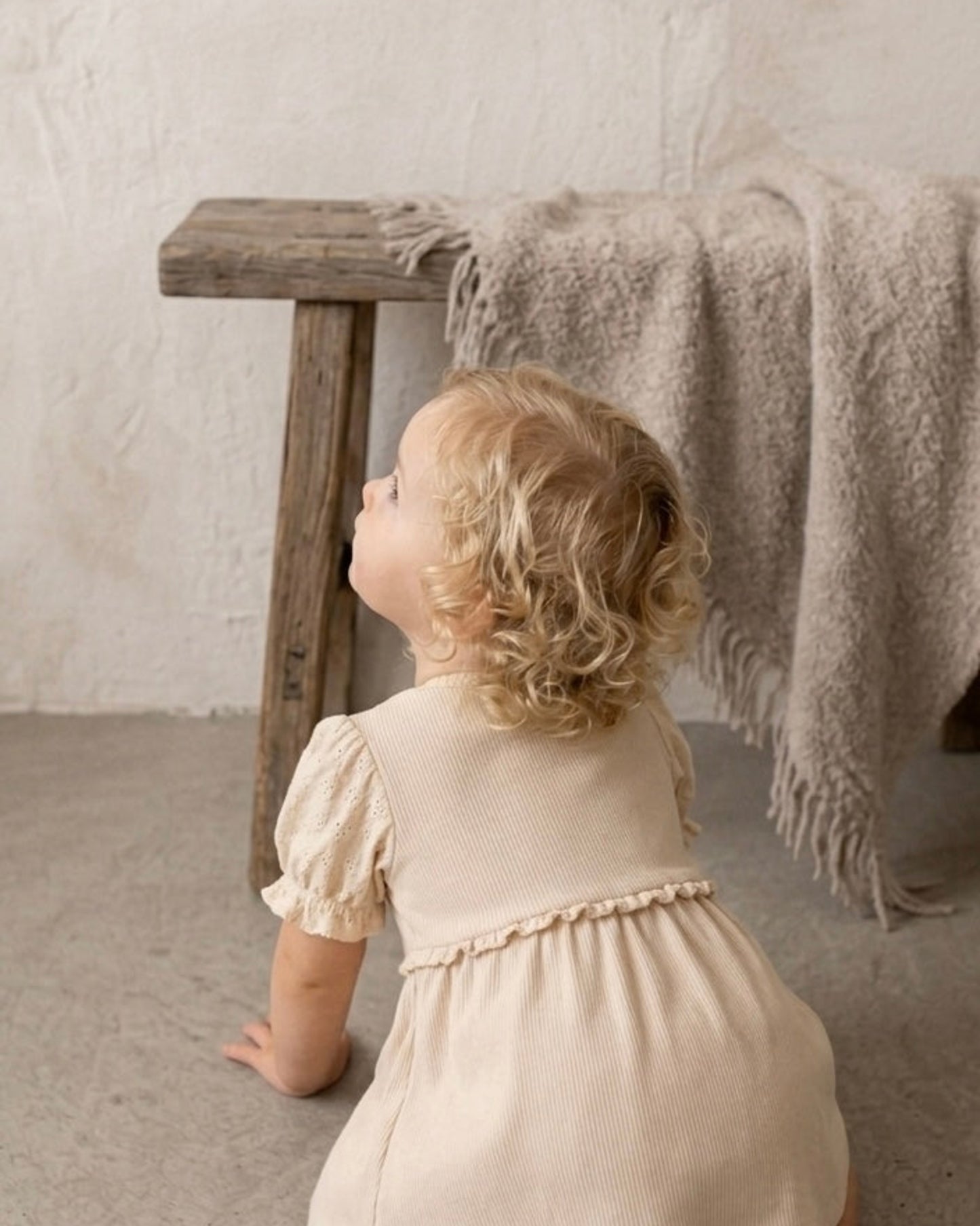 Jurkje rib | Crème | Broderie pofmouwtjes | Kant afbeelding 3 - Blossom & Feather