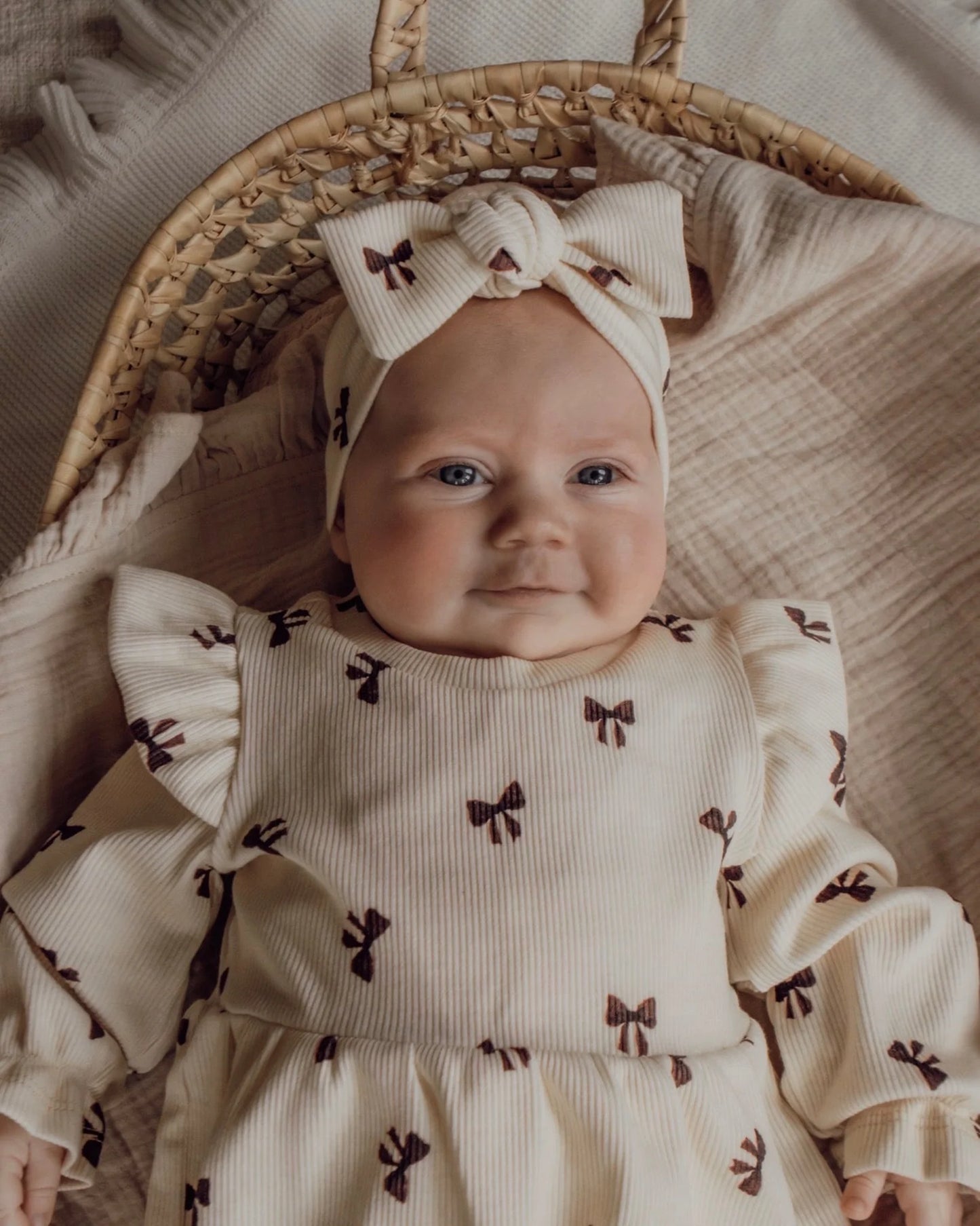 Jurkje rib | Strikjes | Ruffle afbeelding 3 - Blossom & Feather