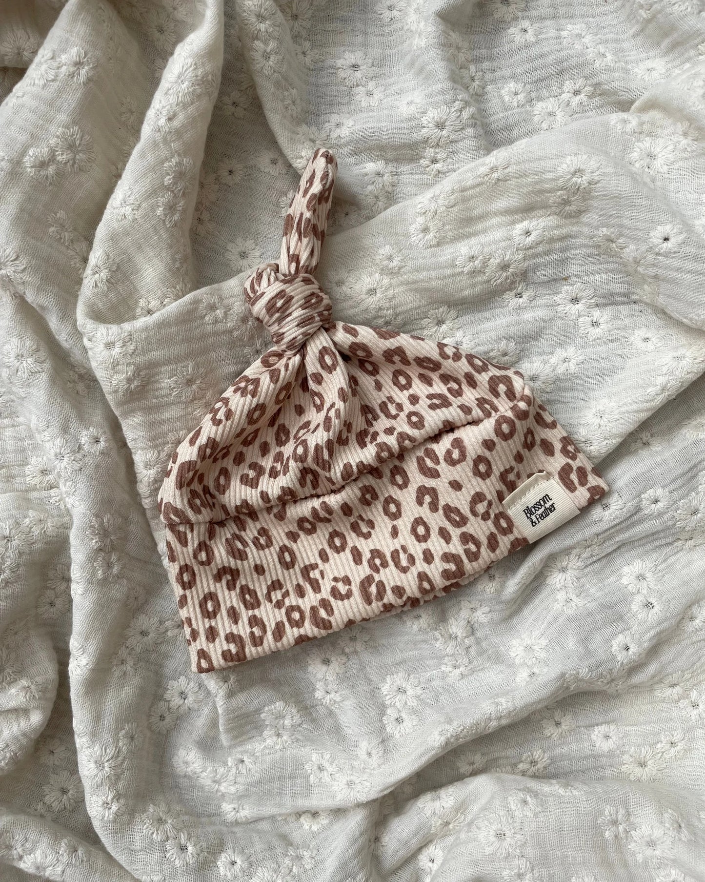 Knoopmutsje rib | Luipaard - Blossom & Feather