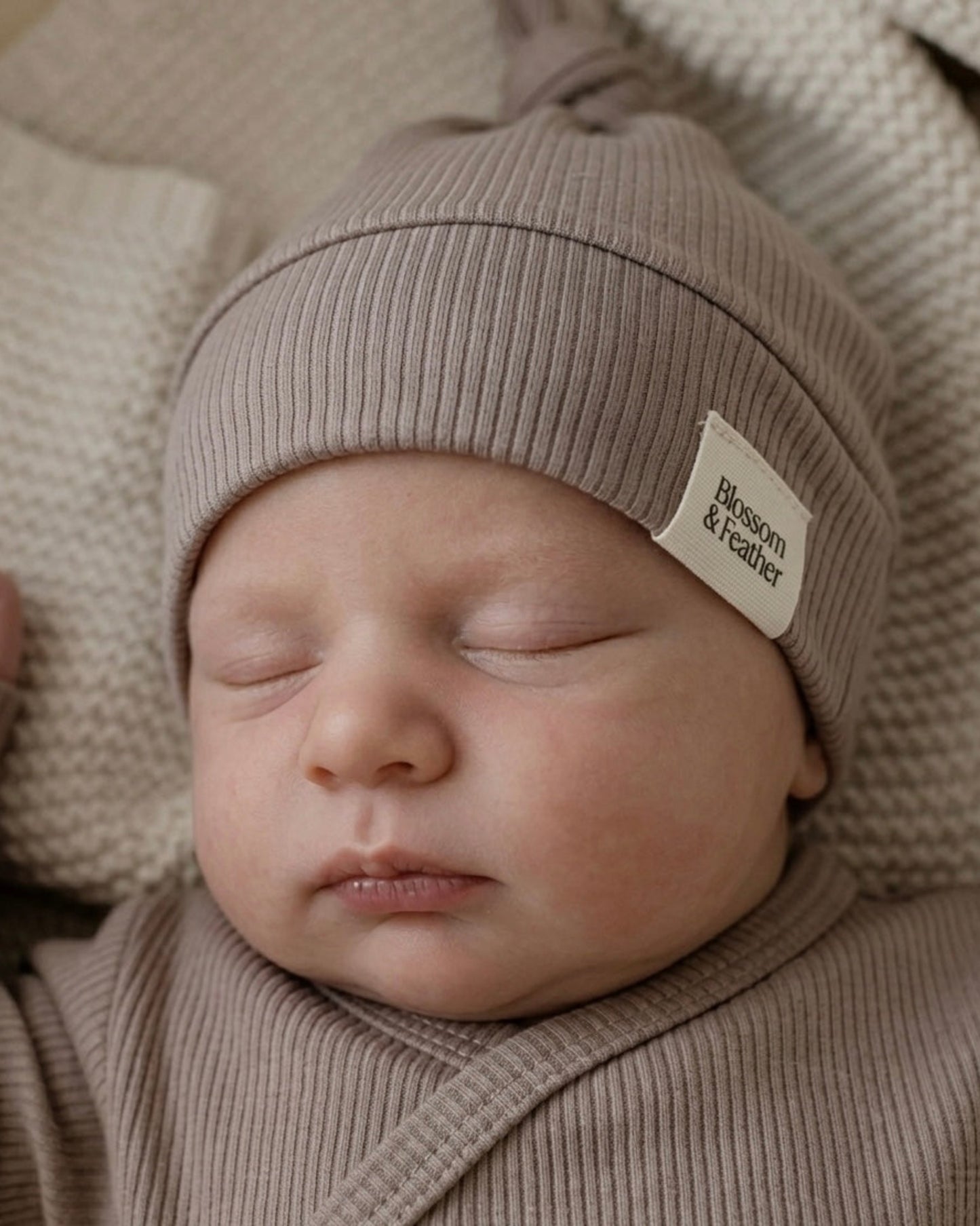 Knoopmutsje rib | Taupe - Blossom & Feather