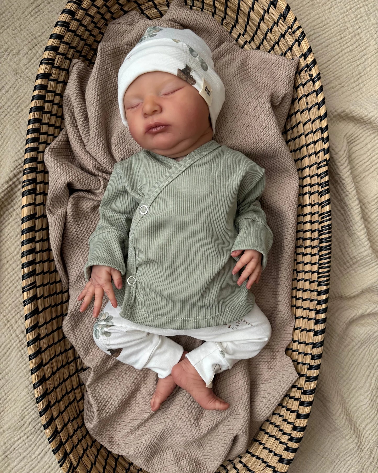 Overslagshirtje rib | Dusty Groen afbeelding 2 - Blossom & Feather