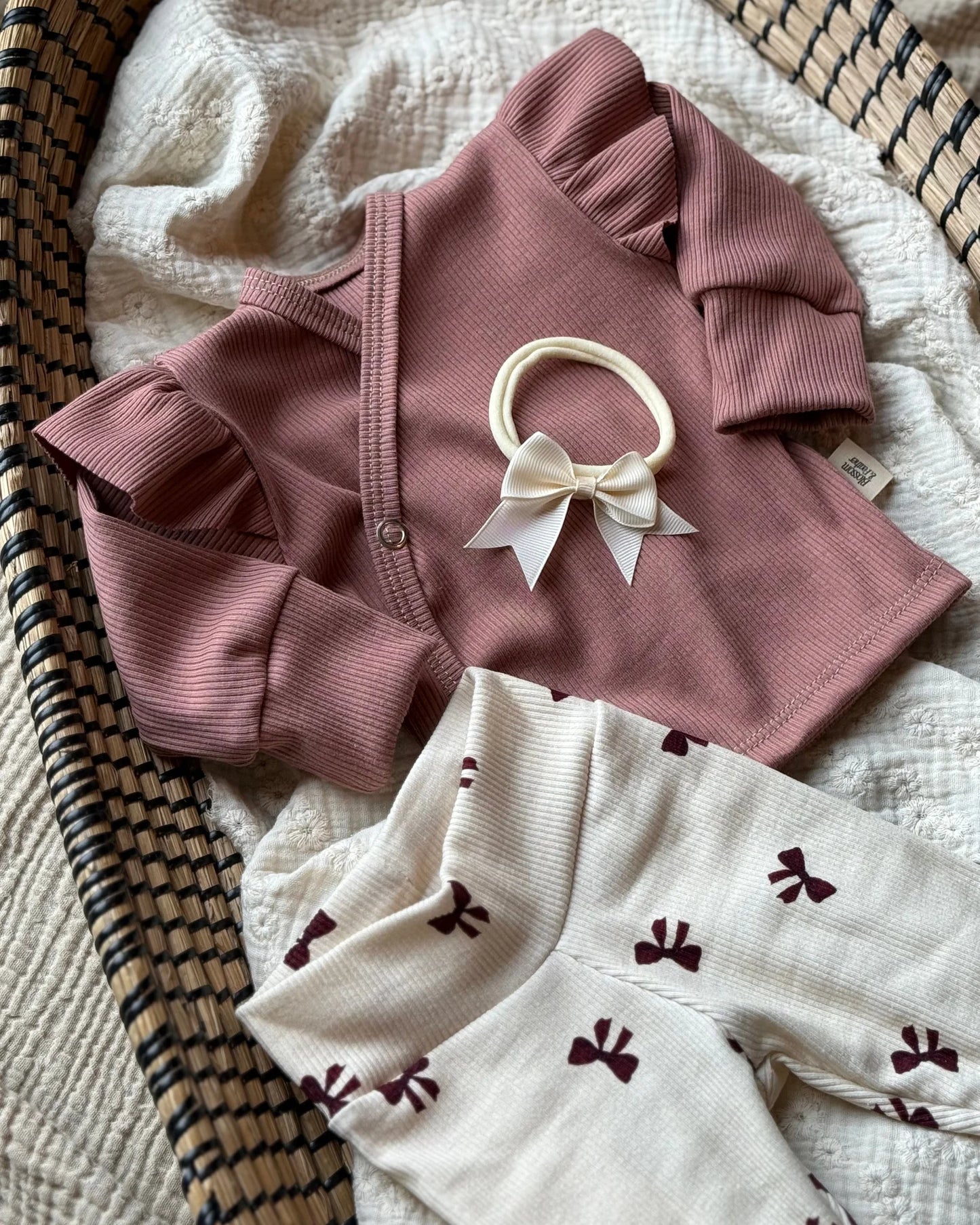 Overslagshirtje rib | Met of zonder ruffle | Klei roze afbeelding 2 - Blossom & Feather