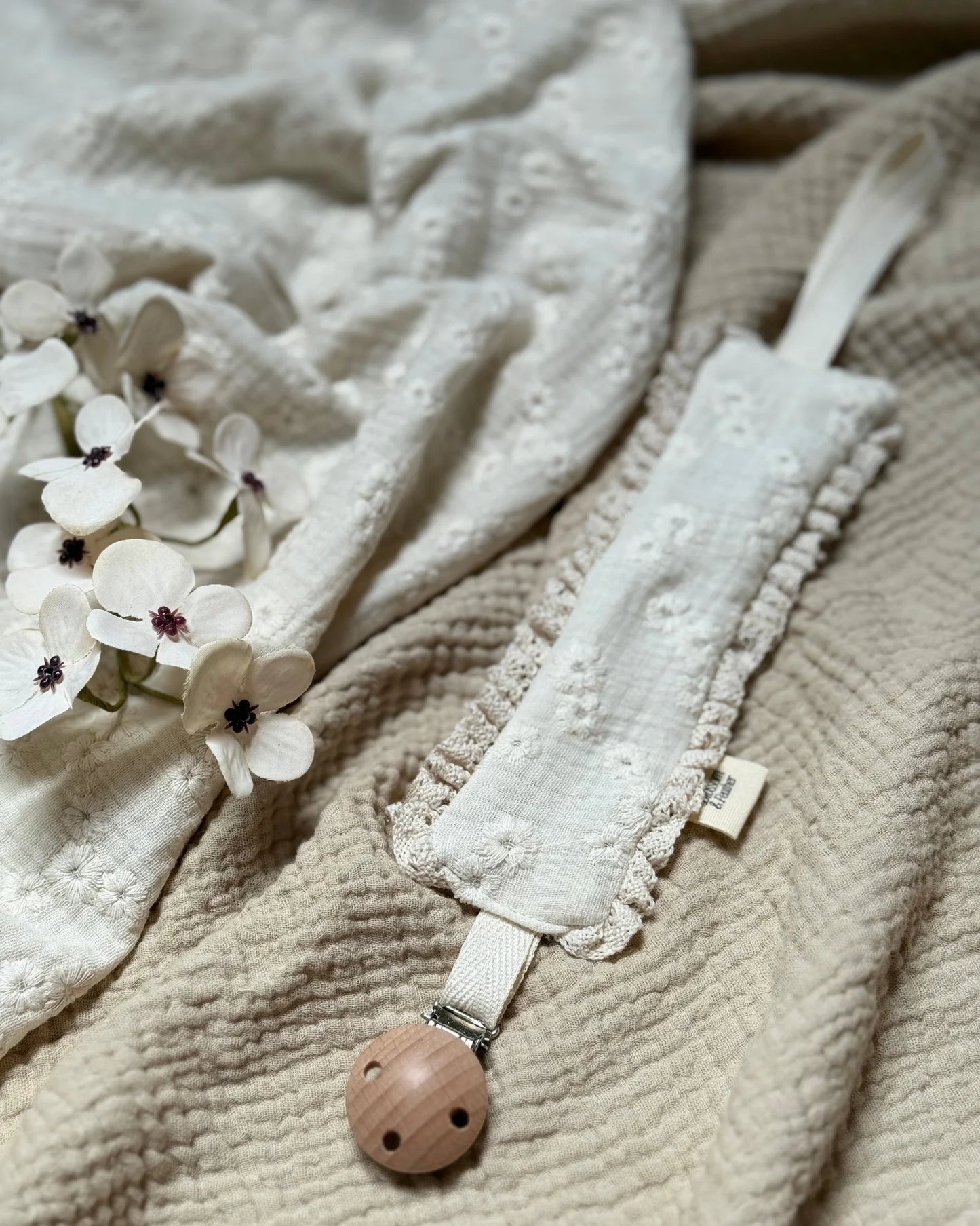 Speenkoord broderie | Kant . Op voorraad - Blossom & Feather