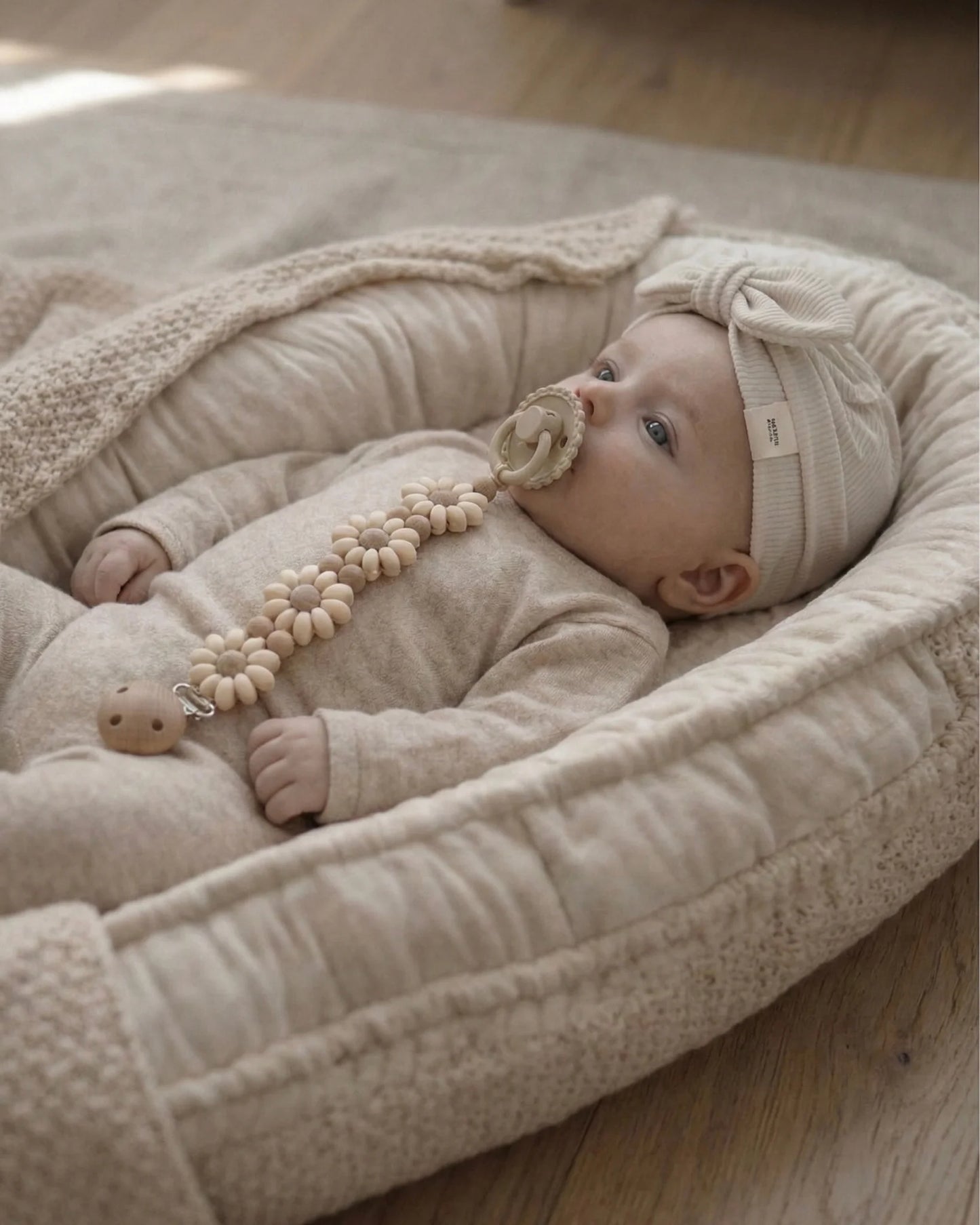 Speenkoord Daisy | Beige . Op voorraad afbeelding 5 - Blossom & Feather