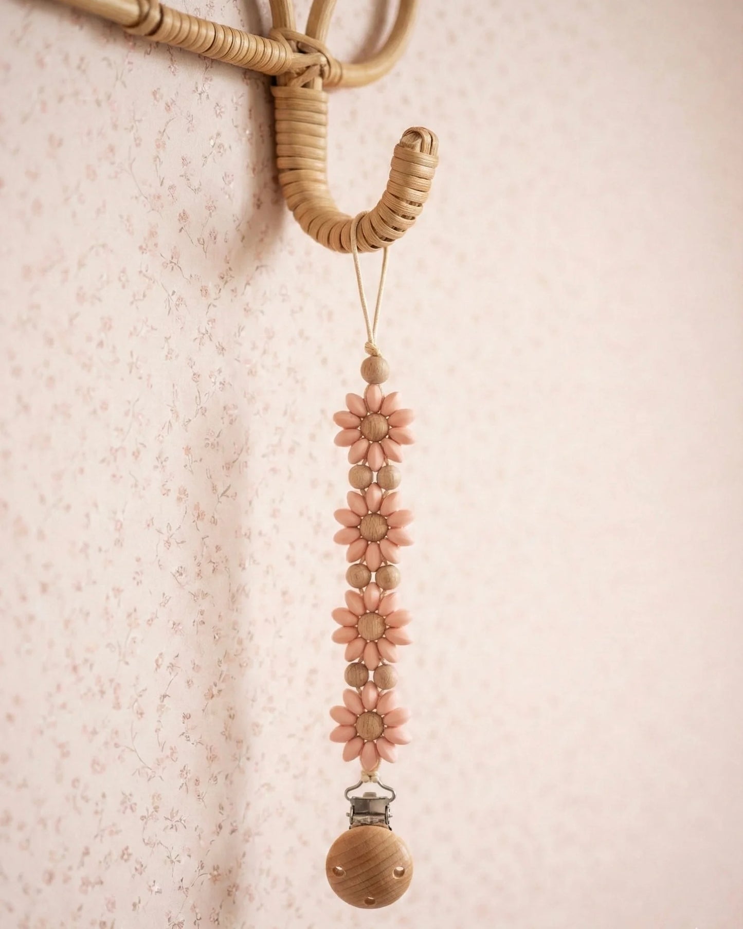 Speenkoord Daisy | Peachy . Op voorraad afbeelding 4 - Blossom & Feather