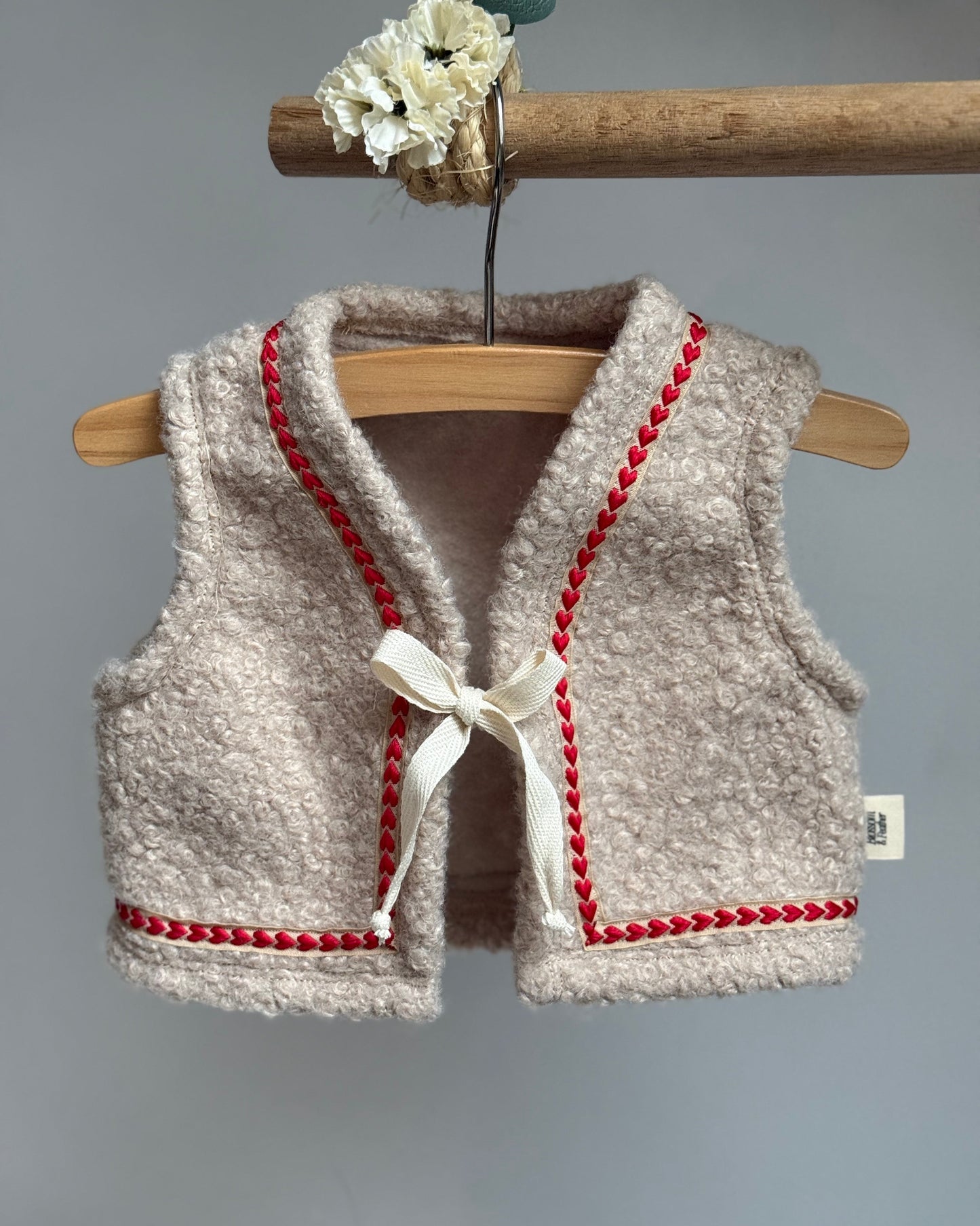 Teddy gilet | Licht beige | Hartjes afbeelding 4 - Blossom & Feather
