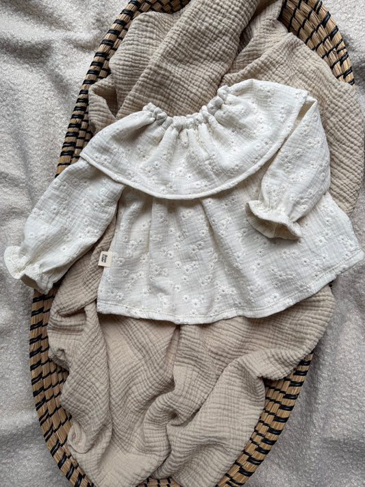 Blouse with ruffled collar | Broderie | Ecru