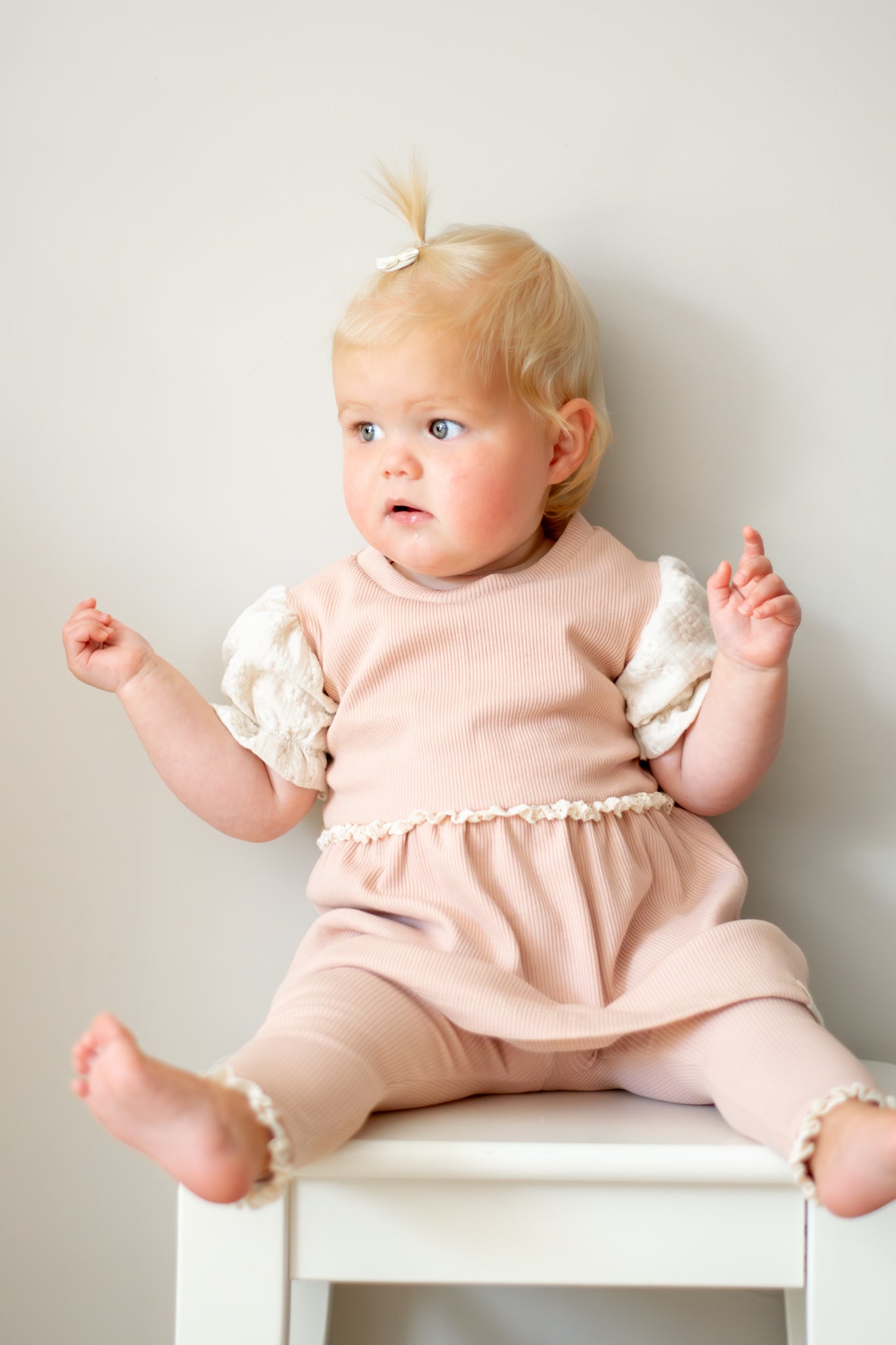 Jurkje met pofmouwtjes | Nude roze | Kant