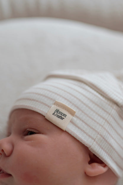 Knoopmutsje rib | Streepjes | Licht beige