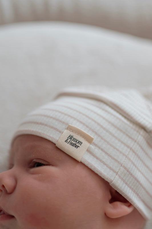 Knoopmutsje rib | Streepjes | Licht beige