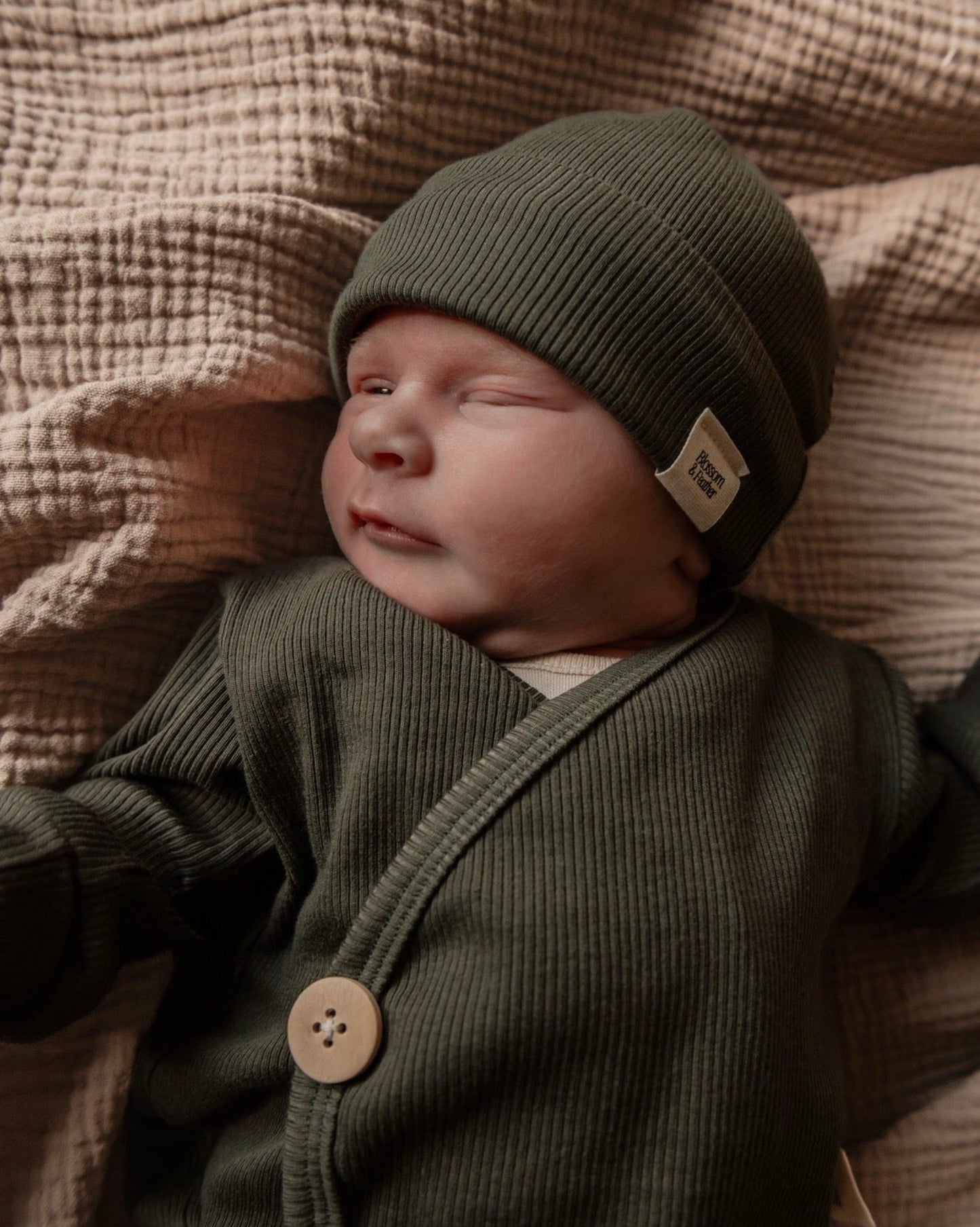 Beanie rib | Legergroen afbeelding 1 - Blossom & Feather