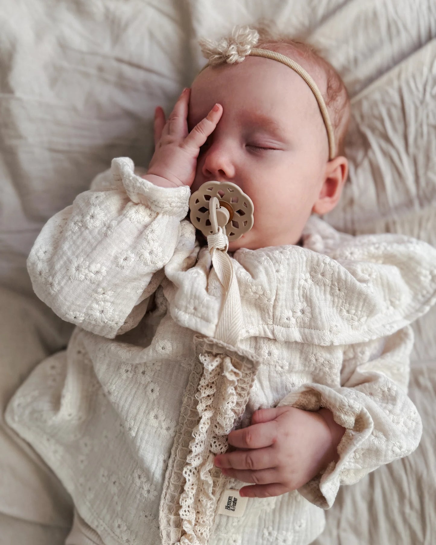 Blouse met volantkraag | Broderie | Ecru afbeelding 1 - Blossom & Feather