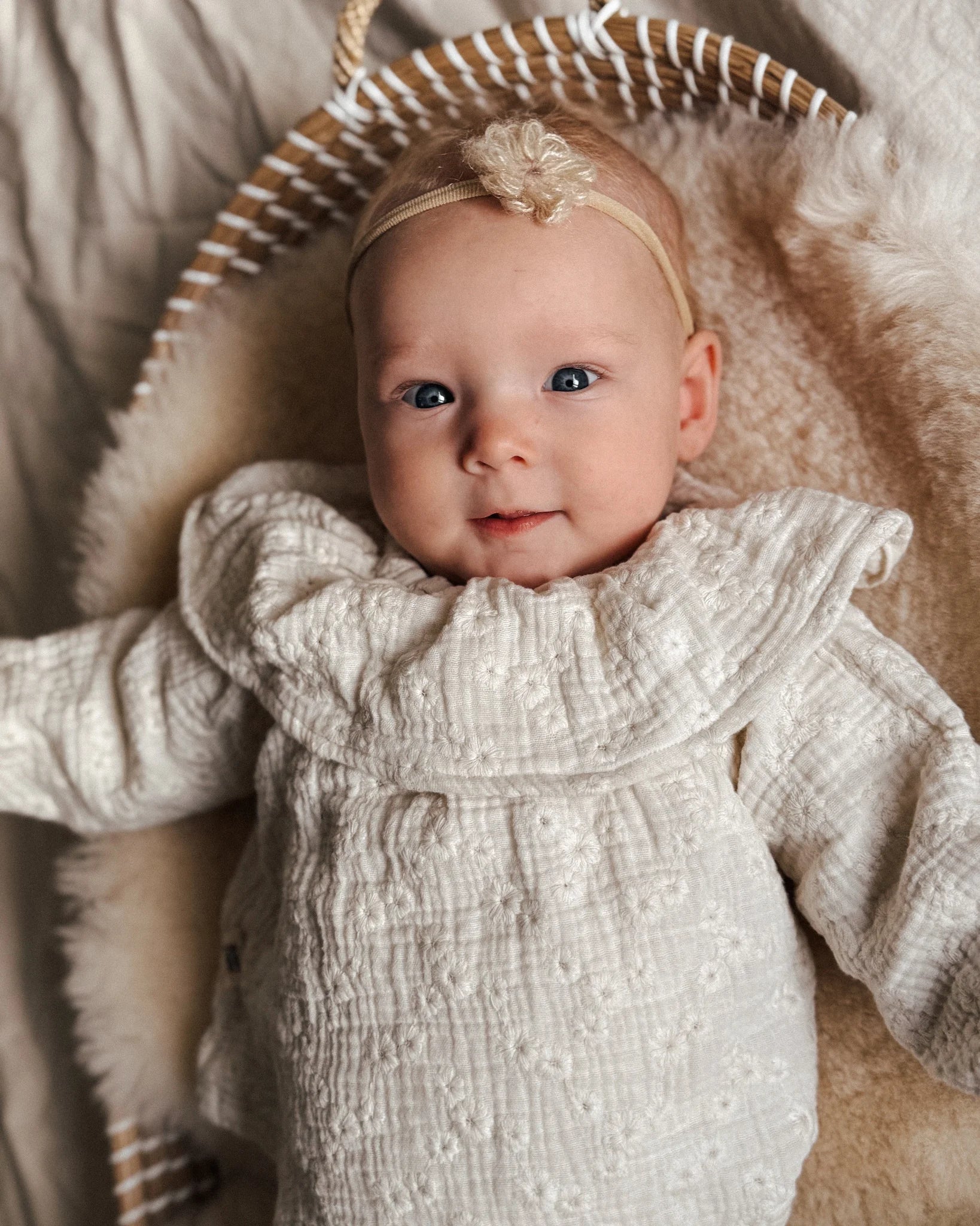 Blouse met volantkraag | Broderie | Ecru afbeelding 3 - Blossom & Feather