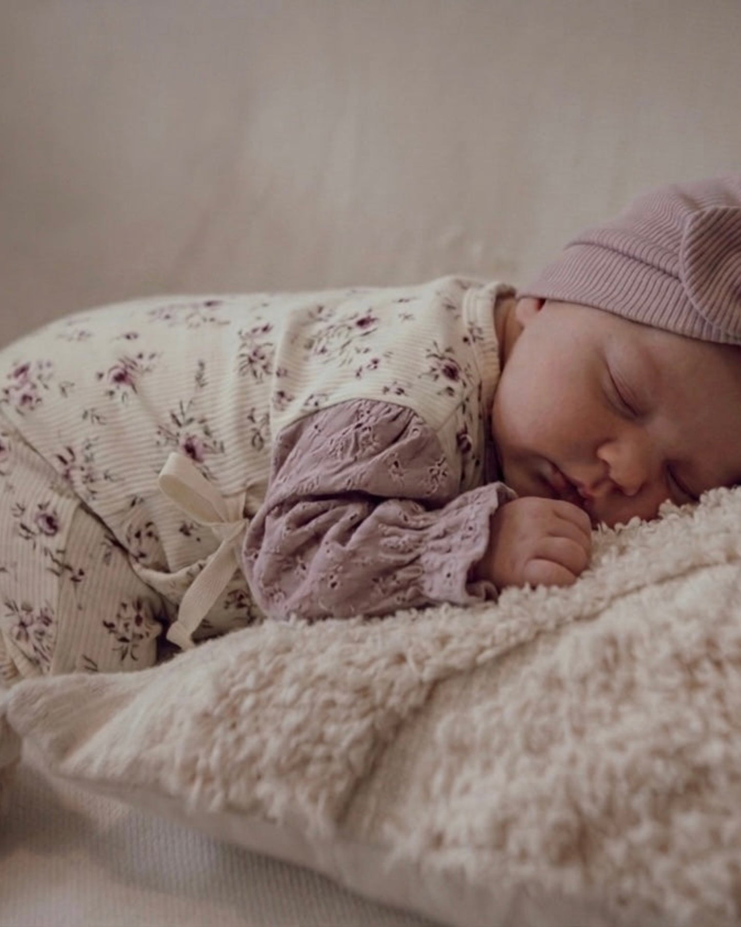 Boxpakje Kersenbloesem | Broderie | Oud roze afbeelding 3 - Blossom & Feather