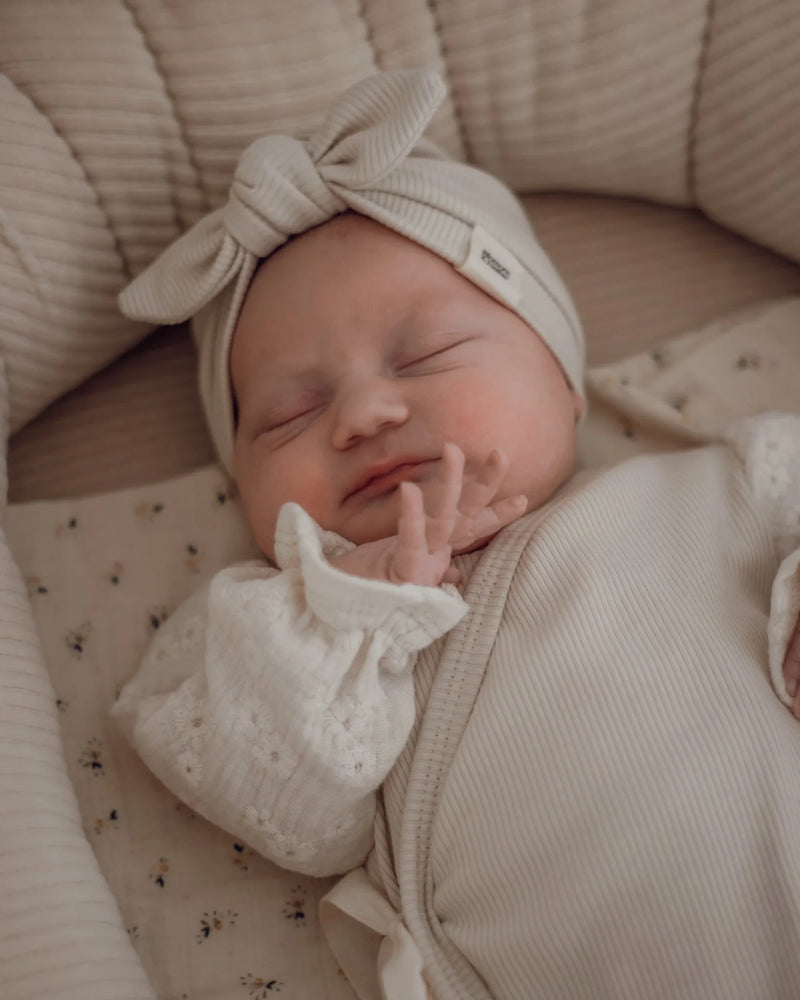 Boxpakje rib | Cr�me | Broderie . Op voorraad in maat 56 afbeelding 2 - Blossom & Feather