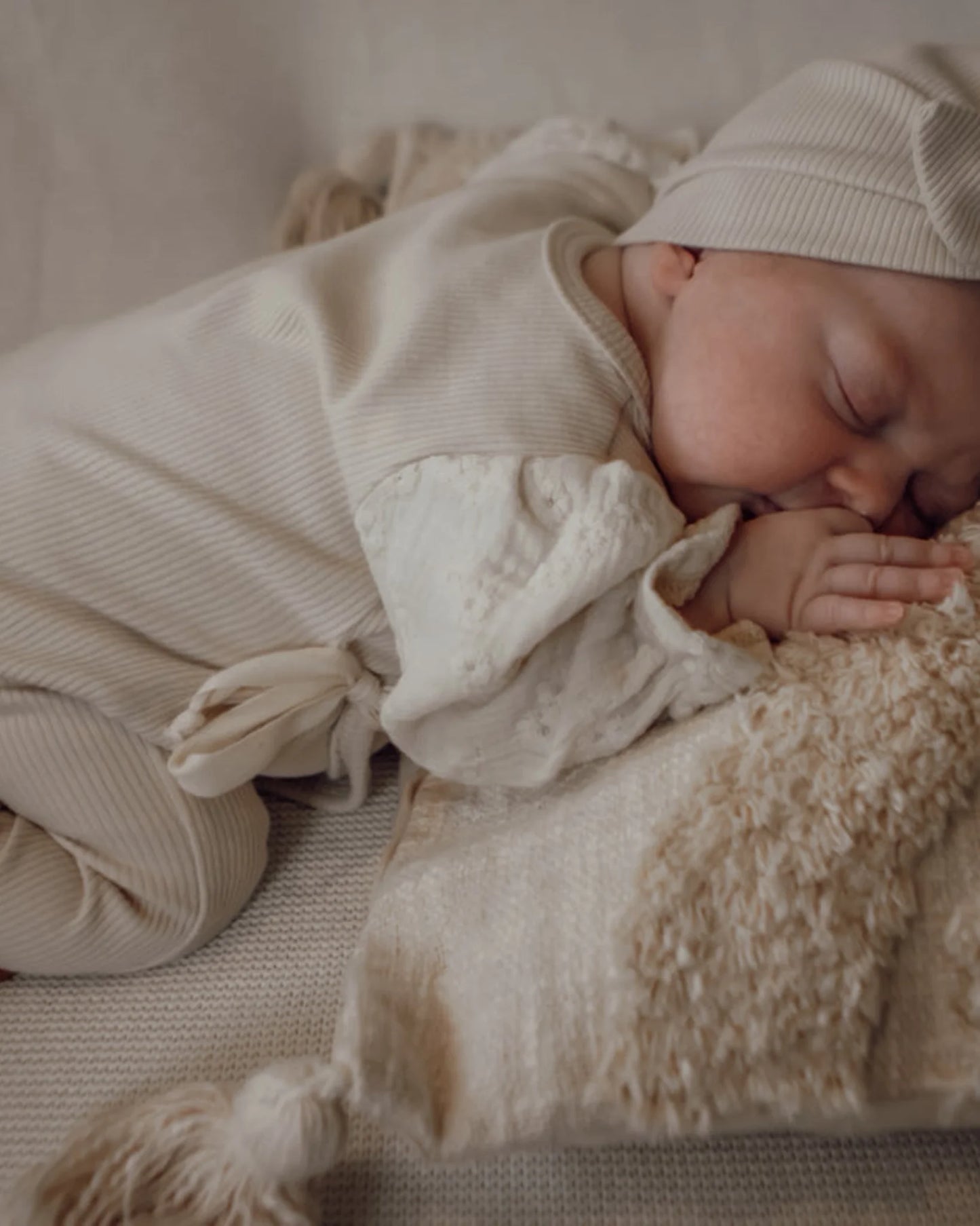 Boxpakje rib | Cr�me | Broderie . Op voorraad in maat 56 afbeelding 3 - Blossom & Feather