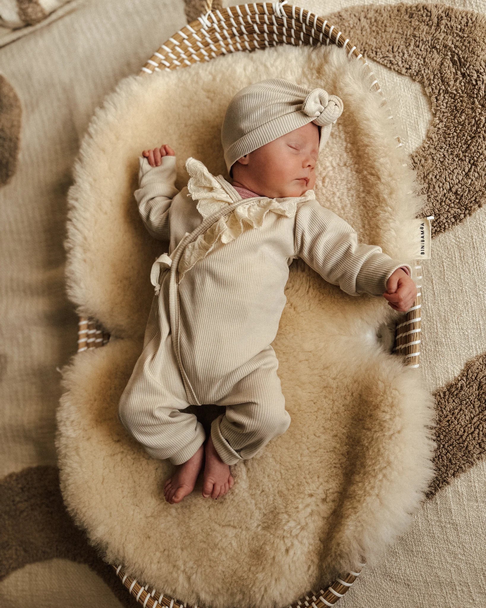 Boxpakje Liv | Cr�me rib | Kanten kraag afbeelding 1 - Blossom & Feather