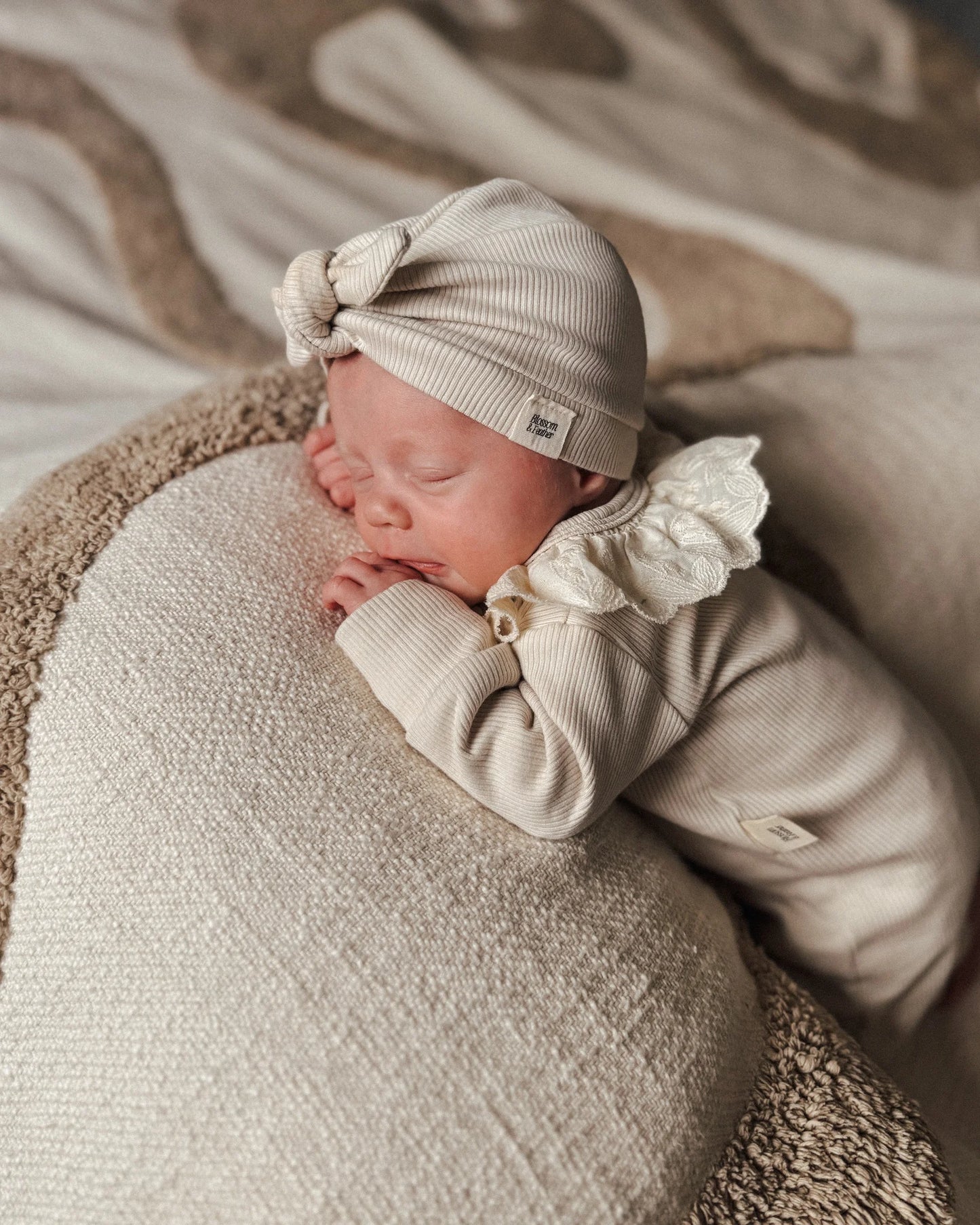 Boxpakje Liv | Cr�me rib | Kanten kraag afbeelding 2 - Blossom & Feather