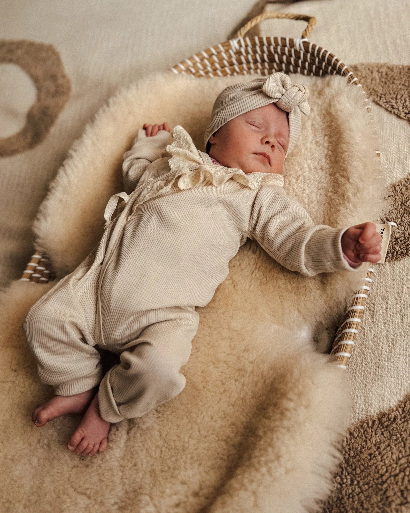 Boxpakje Liv | Cr�me rib | Kanten kraag afbeelding 3 - Blossom & Feather