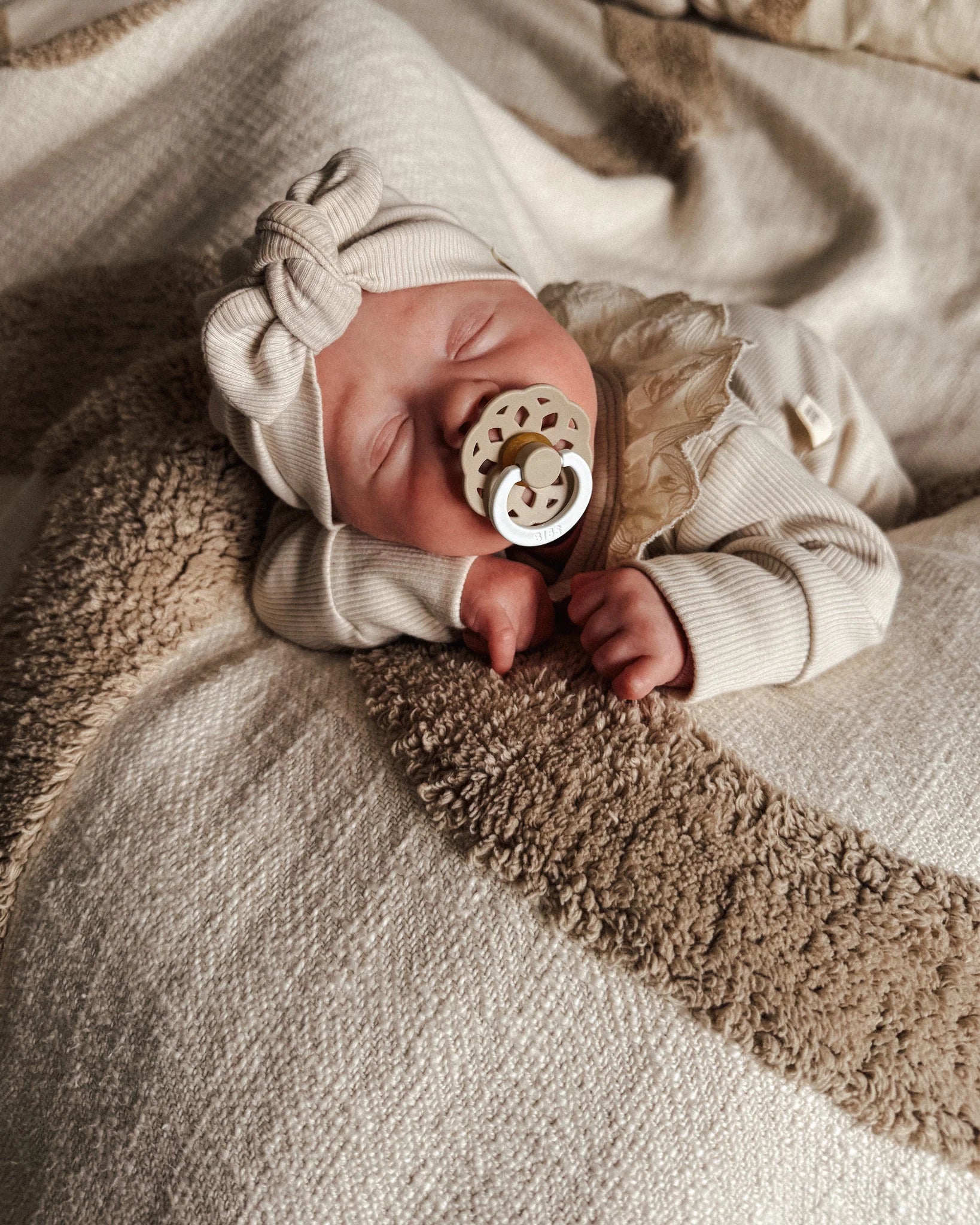 Boxpakje Liv | Cr�me rib | Kanten kraag afbeelding 4 - Blossom & Feather