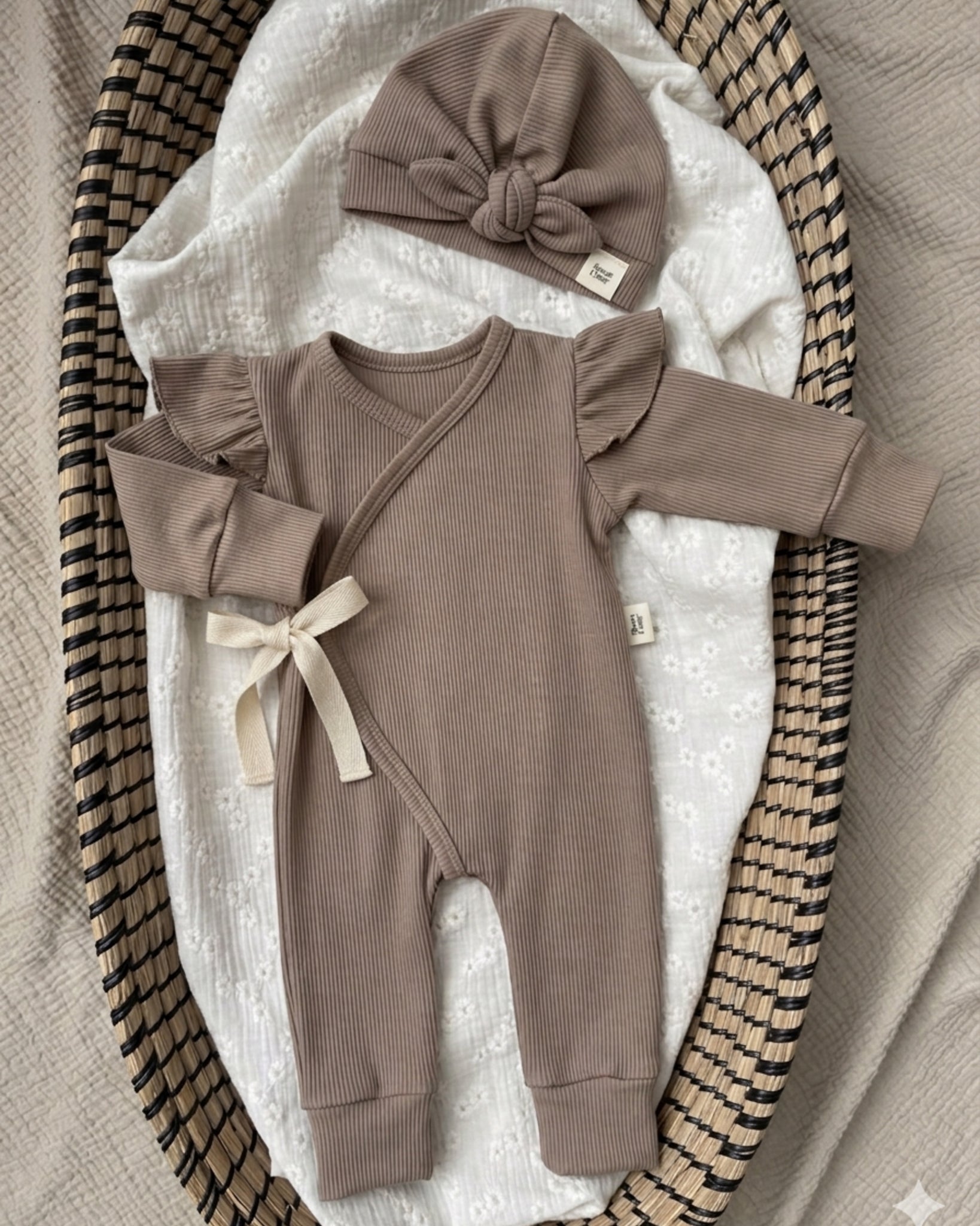Boxpakje rib | Met of zonder ruffle | Taupe afbeelding 2 - Blossom & Feather