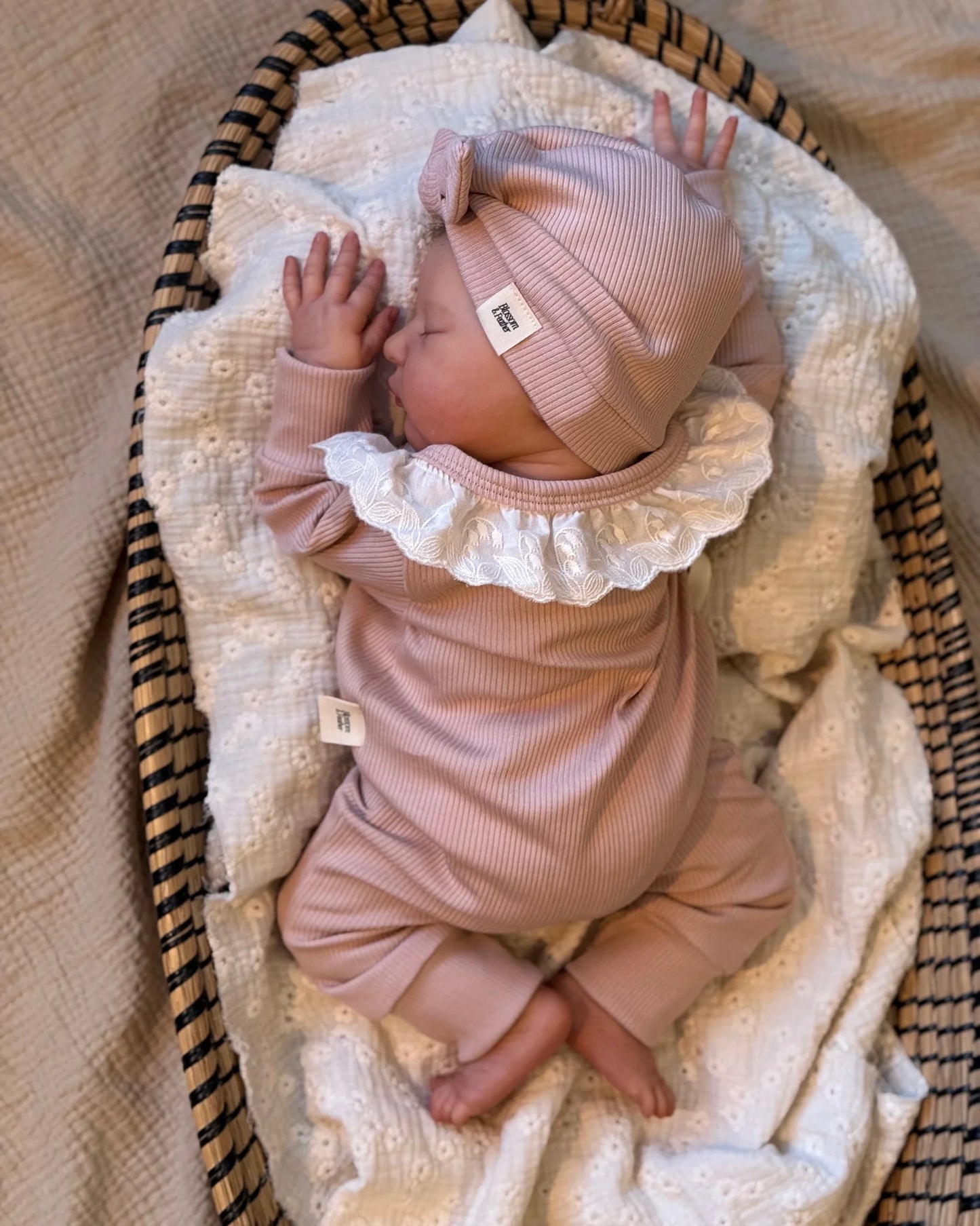 Boxpakje Rosa | Nude roze rib | Kanten kraag afbeelding 2 - Blossom & Feather