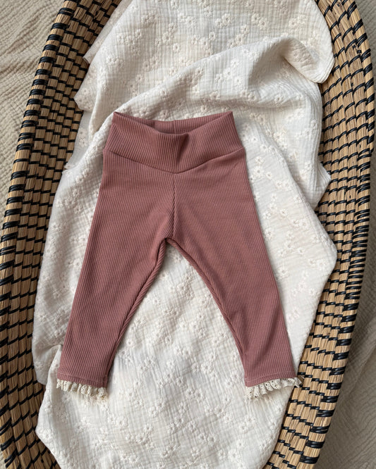 Broeke rib | Klei roze | Kant afbeelding 2 - Blossom & Feather