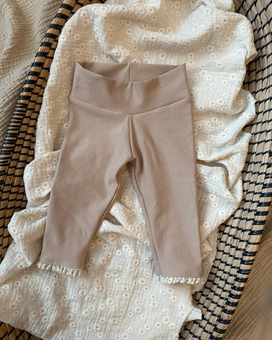 Broekje | Donker beige | Kant afbeelding 1 - Blossom & Feather