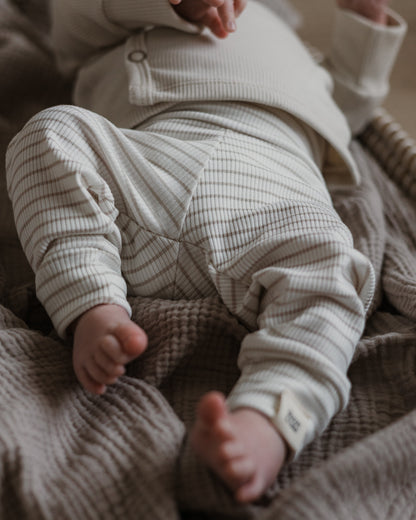 Broekje rib | Beige streepjes afbeelding 1 - Blossom & Feather