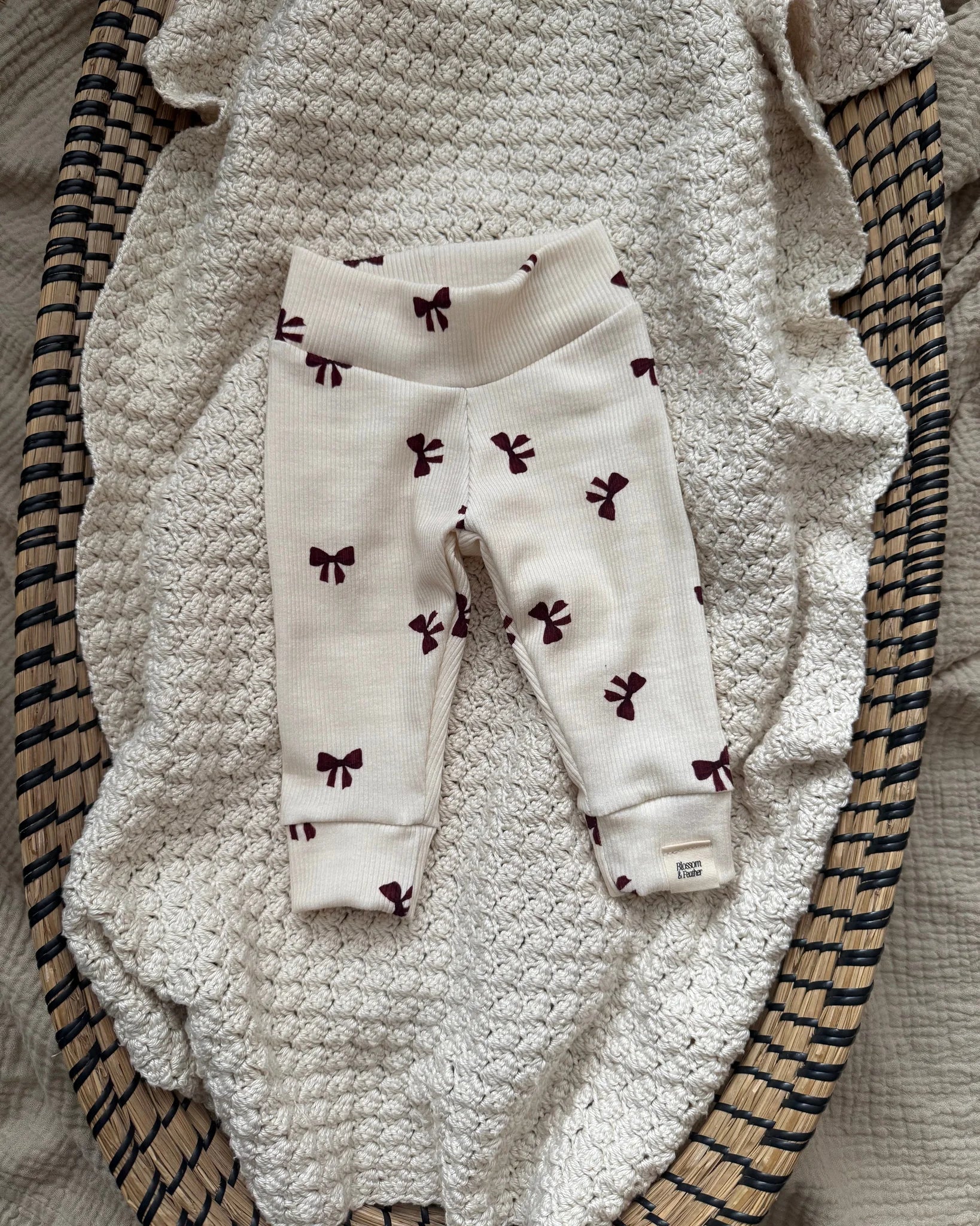 Broekje rib | Strikjes afbeelding 2 - Blossom & Feather