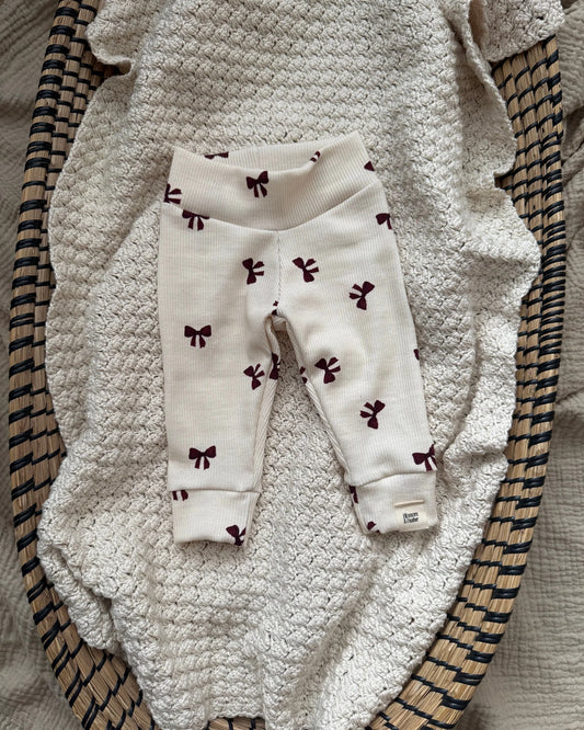 Broekje rib | Strikjes afbeelding 2 - Blossom & Feather