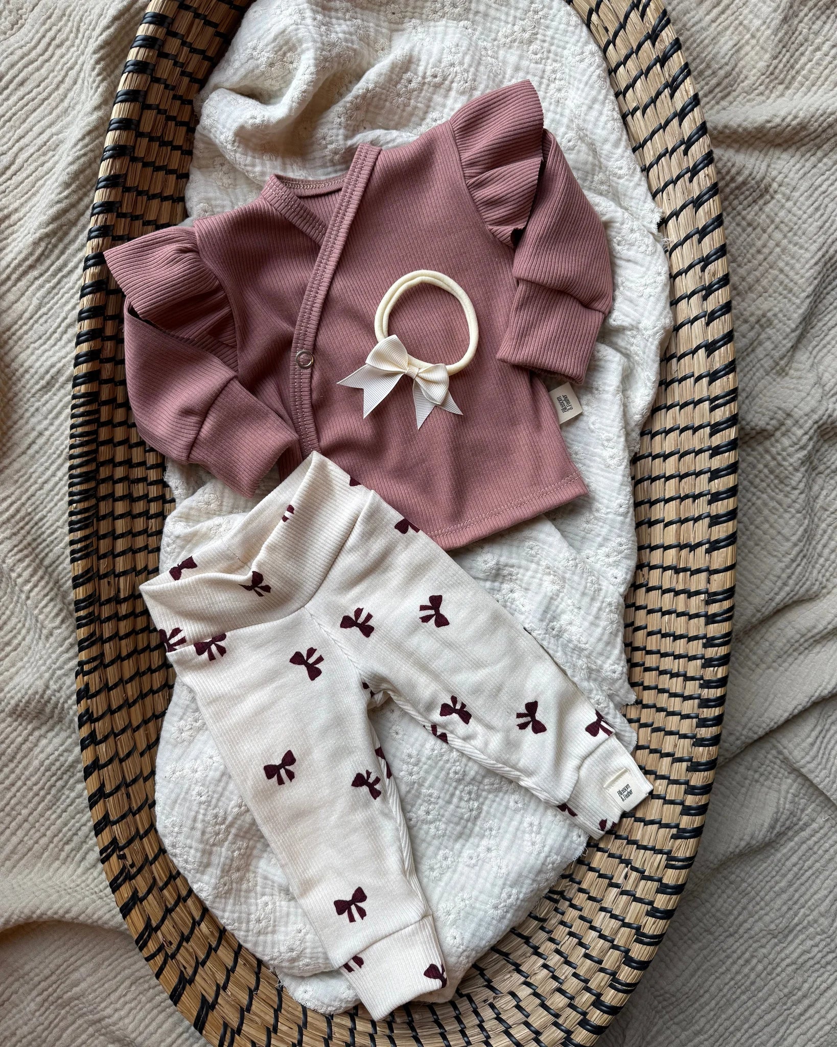 Broekje rib | Strikjes afbeelding 3 - Blossom & Feather