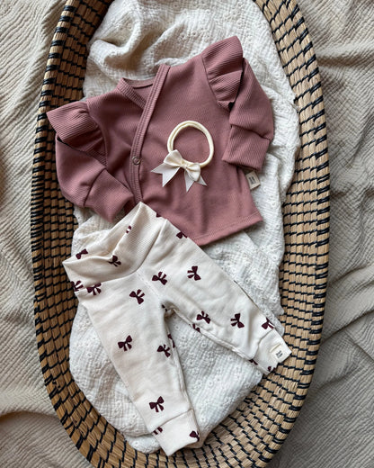 Broekje rib | Strikjes afbeelding 3 - Blossom & Feather