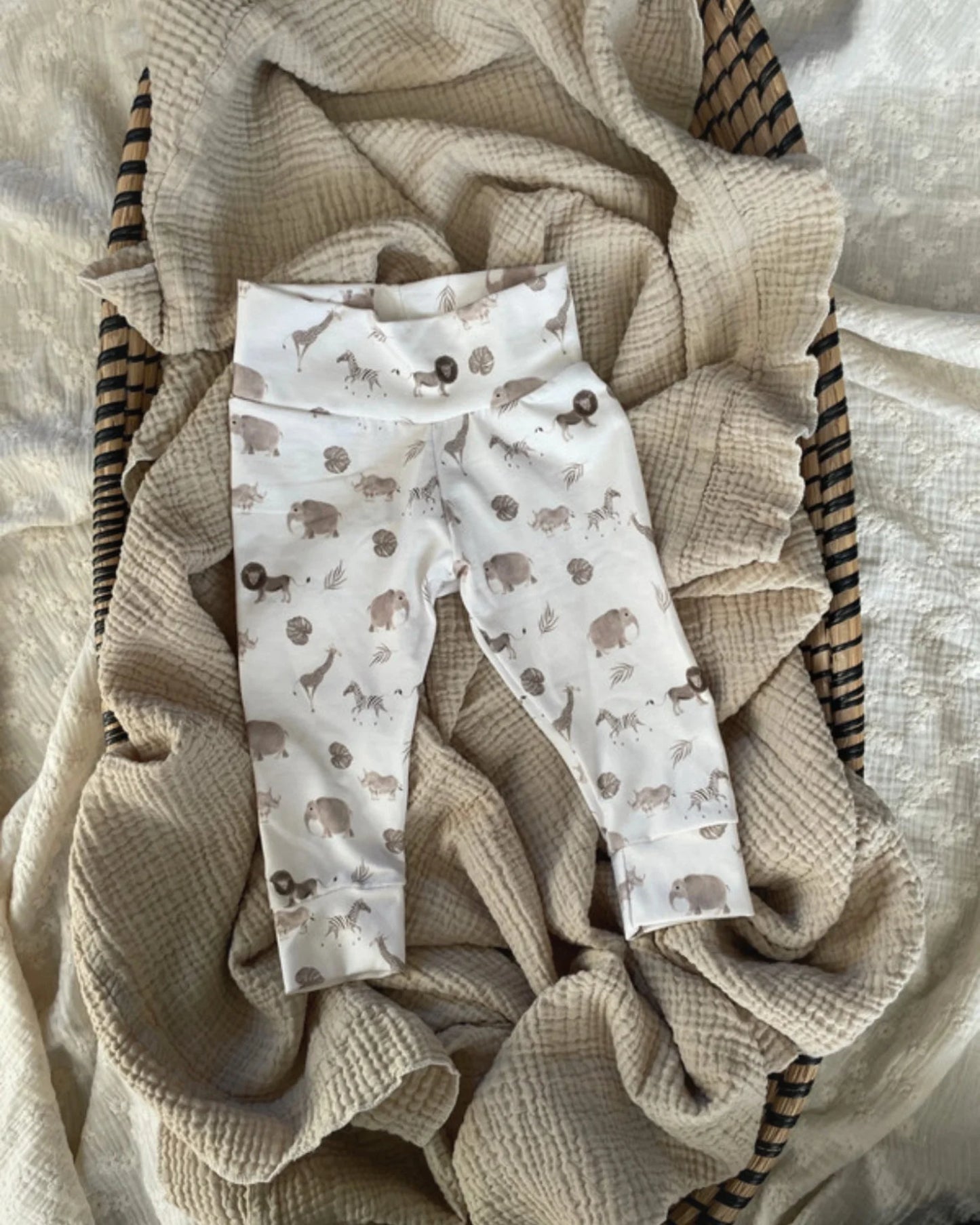 Broekje | Safari afbeelding 1 - Blossom & Feather