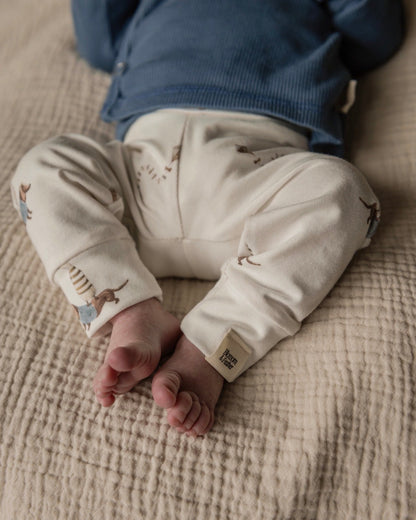 Broekje | Teckel afbeelding 2 - Blossom & Feather