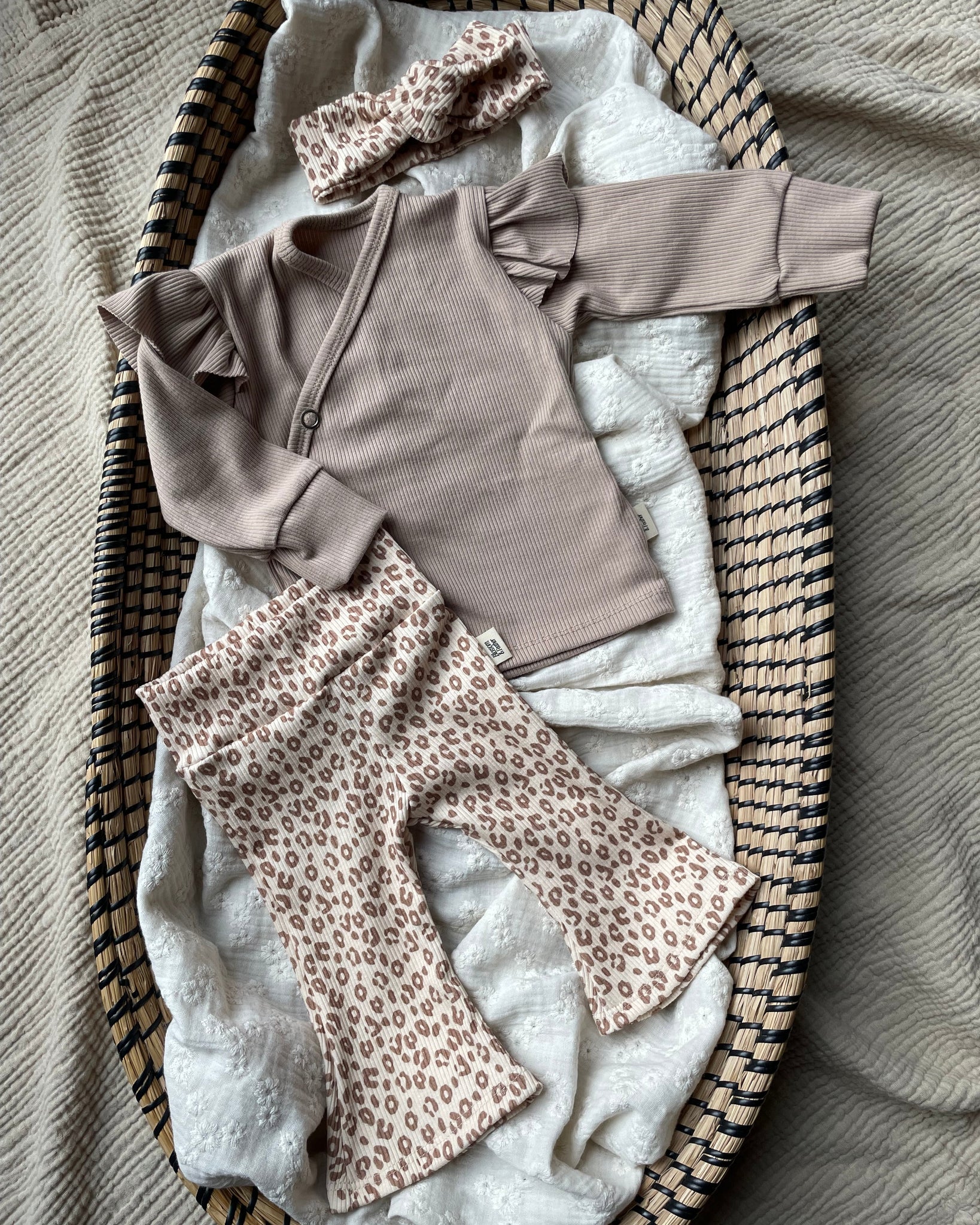 Flared broekje rib | Luipaard afbeelding 2 - Blossom & Feather