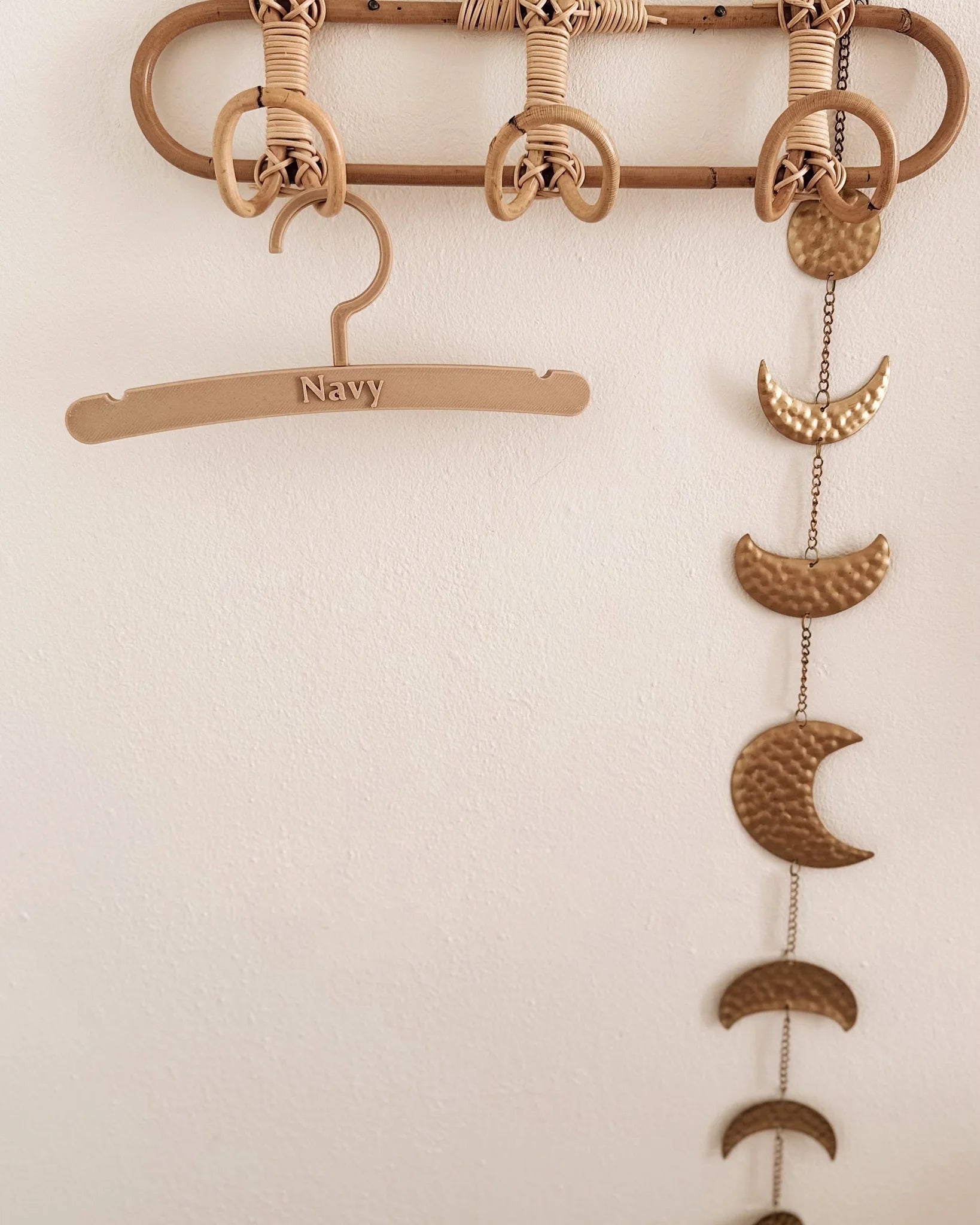 Kledinghangertje | Met naam afbeelding 2 - Blossom & Feather