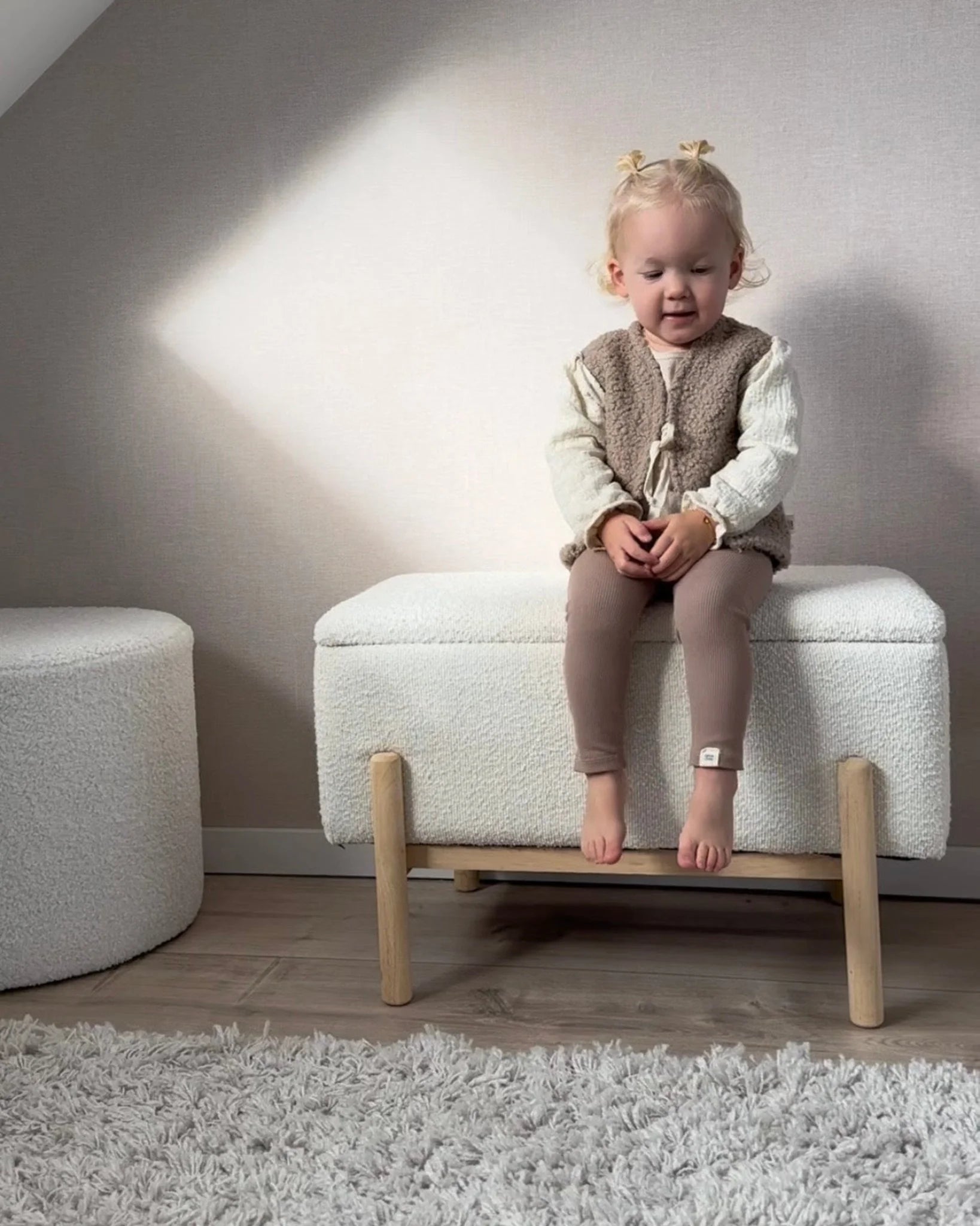 Gilet Teddy | Broderie | Taupe afbeelding 3 - Blossom & Feather