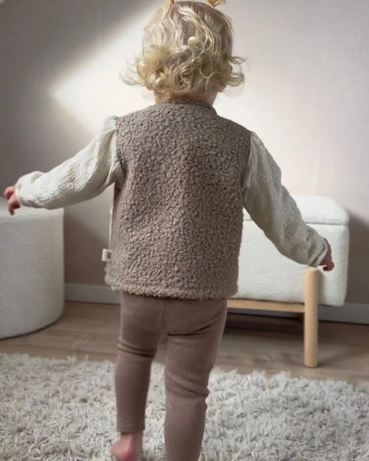 Gilet Teddy | Broderie | Taupe afbeelding 4 - Blossom & Feather