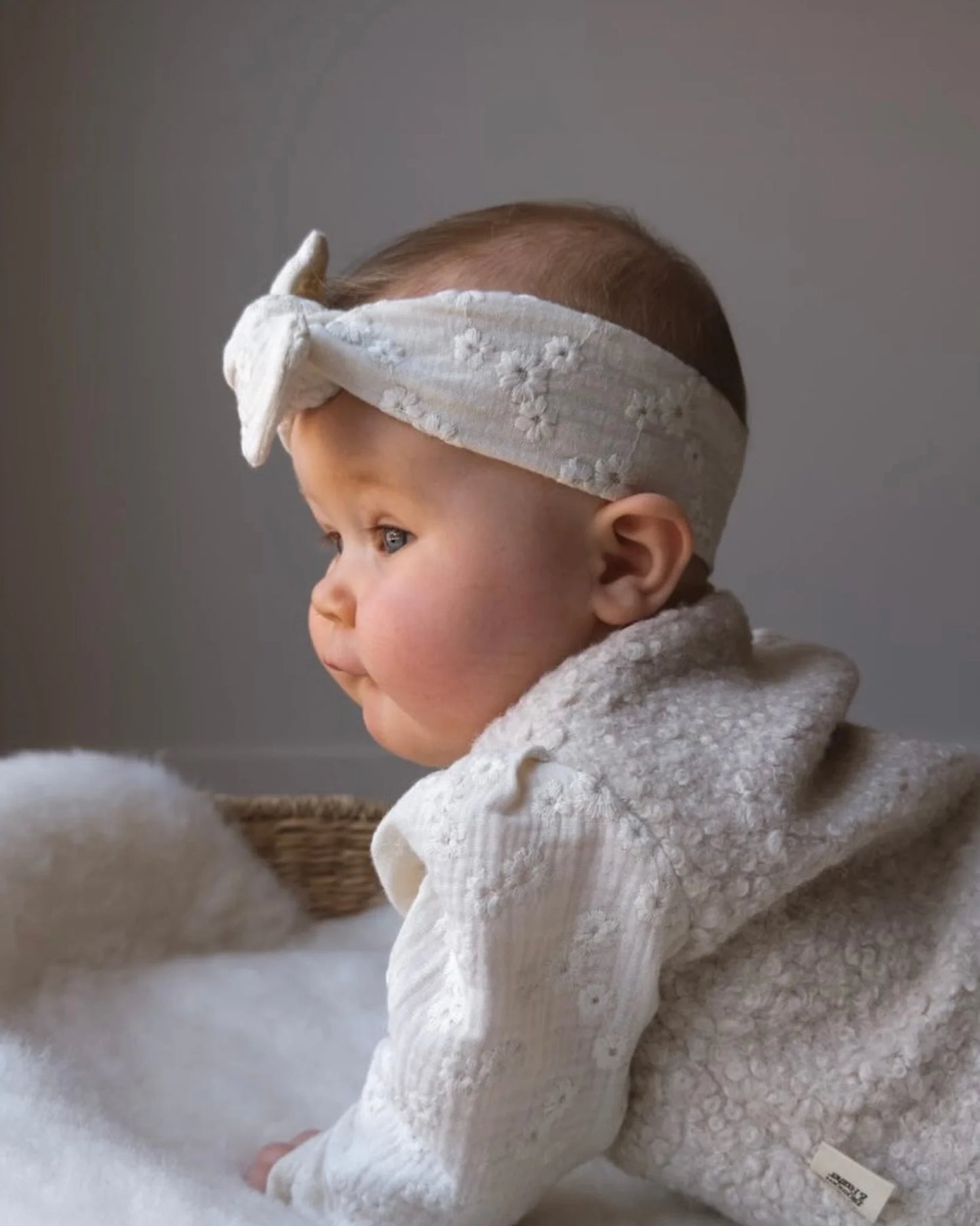 Haarbandje | Broderie | Ecru afbeelding 2 - Blossom & Feather