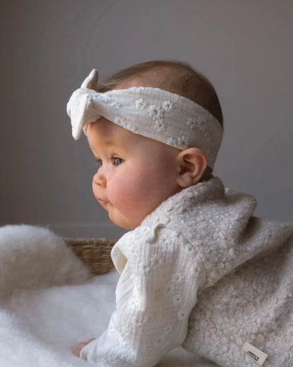 Haarbandje | Broderie | Ecru afbeelding 2 - Blossom & Feather