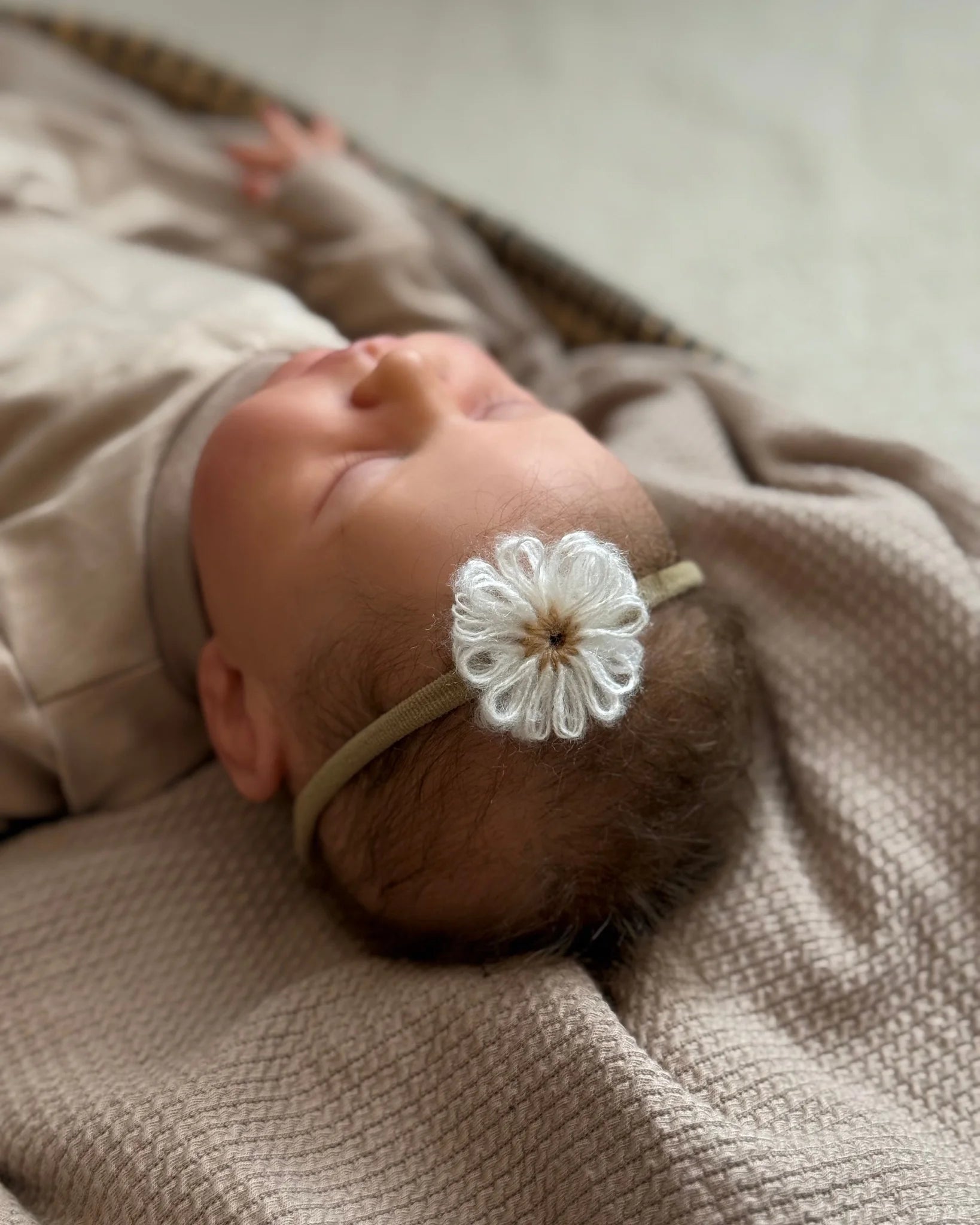 Haarbandje Lilly | Wit . Op voorraad - Blossom & Feather